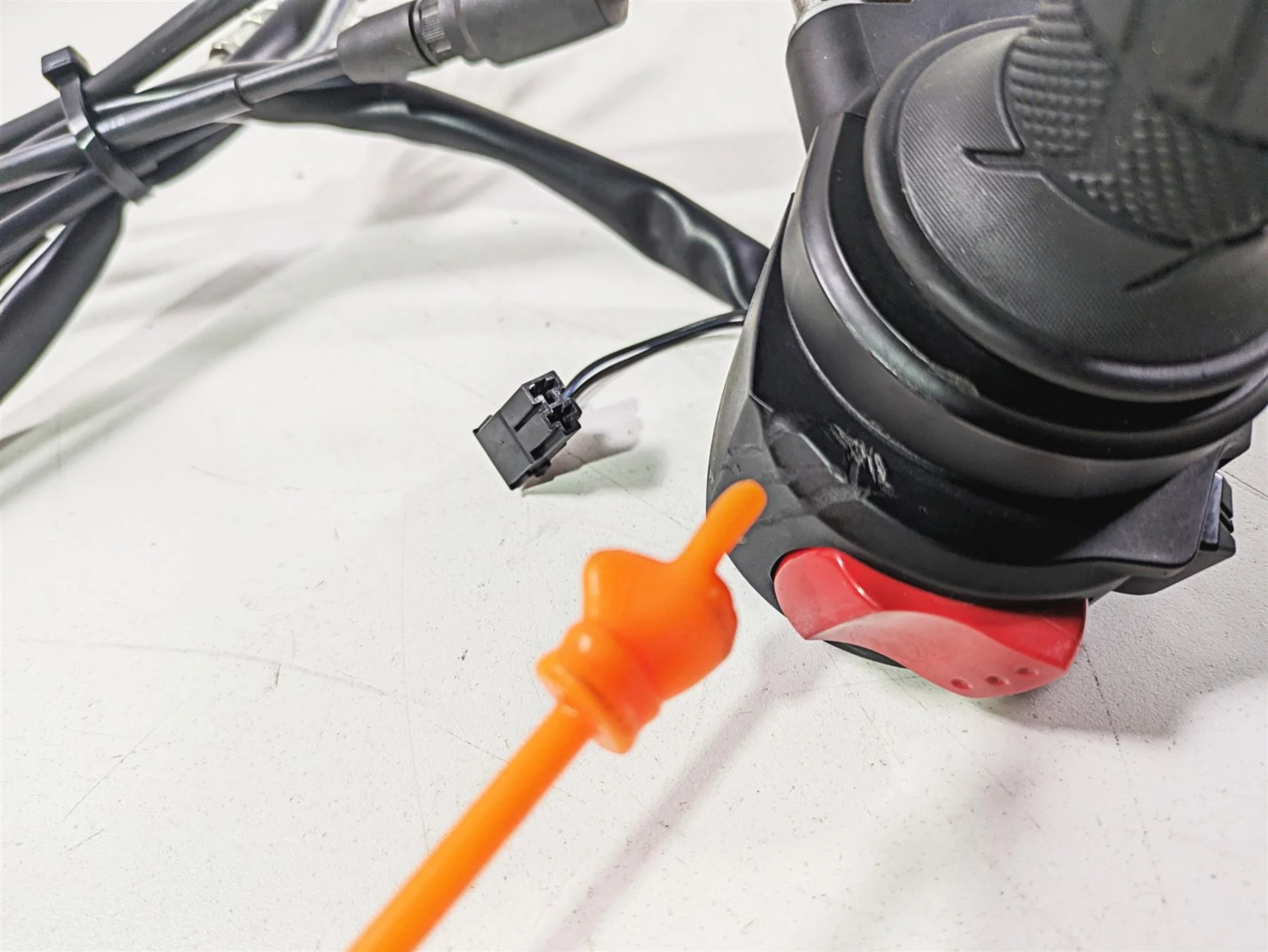 2018 Suzuki GSX1300 R Hayabusa Right Hand Throttle Control Switch 37200-15H10 - Image 12