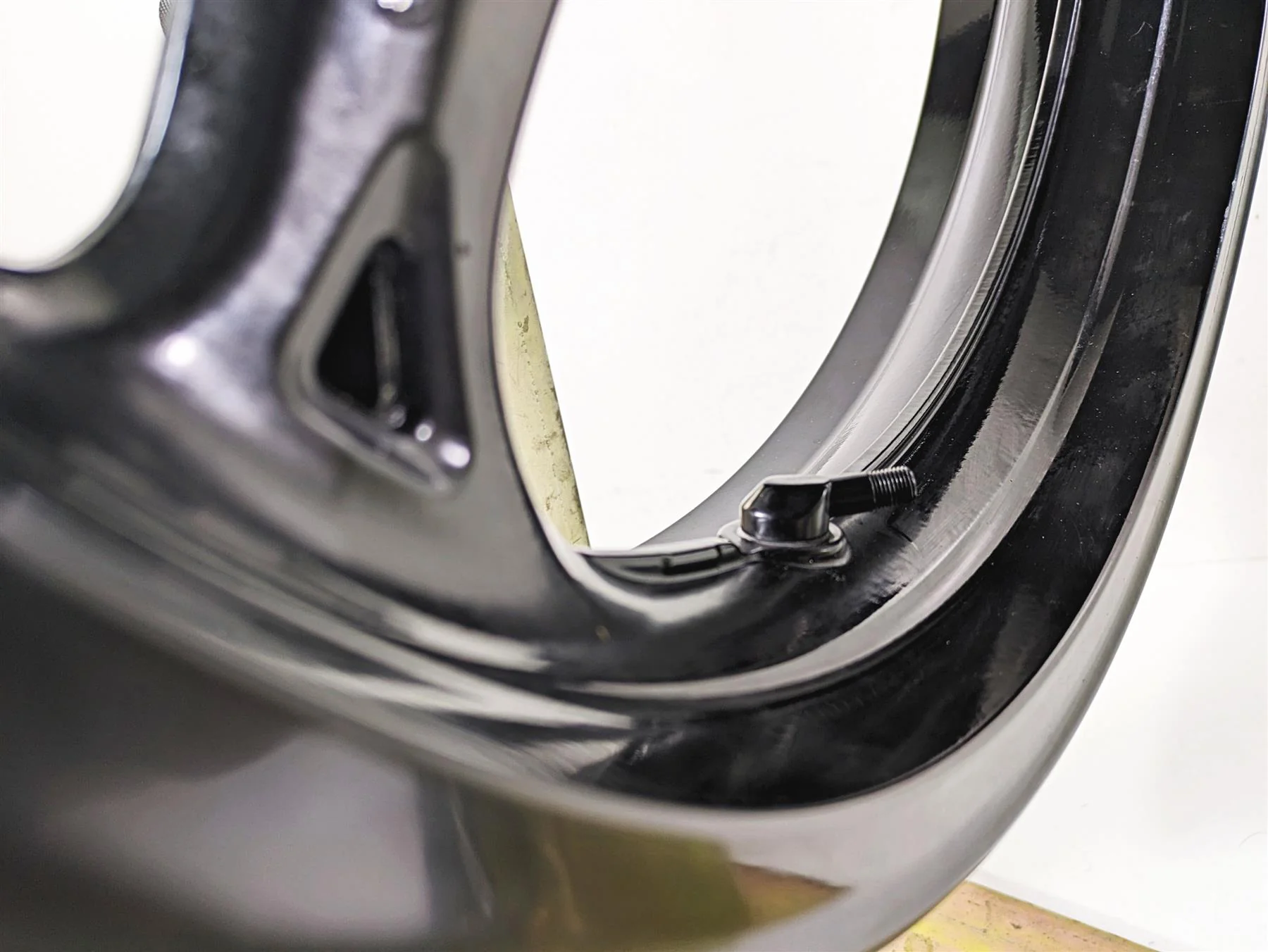 2018 Suzuki GSX1300 R Hayabusa Straight 17x3.5 Front Wheel Rim 54111-15H11 - Image 8