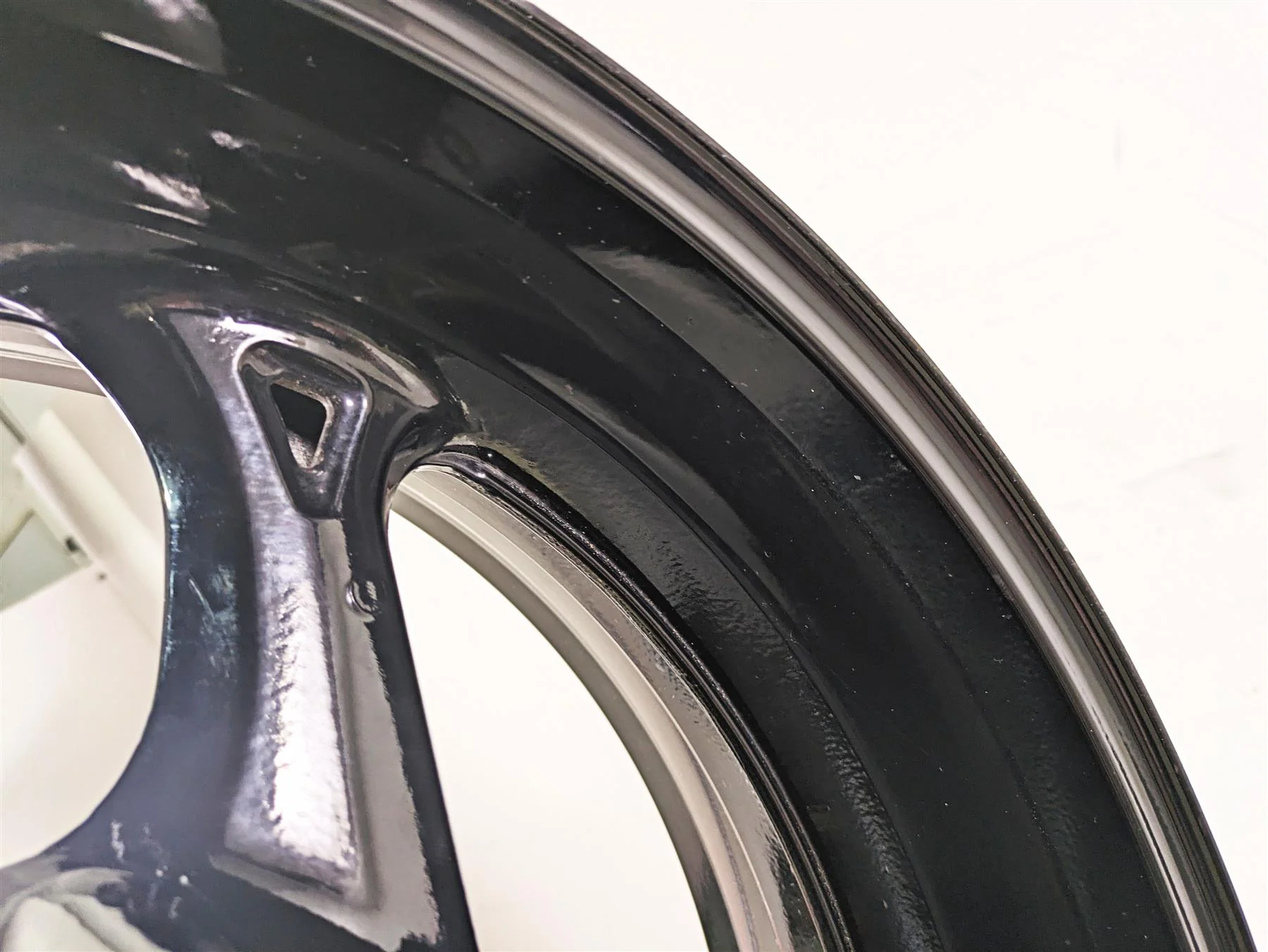 2018 Suzuki GSX1300 R Hayabusa Straight 17x6 Rear Wheel Rim 64111-15H11 - Image 10
