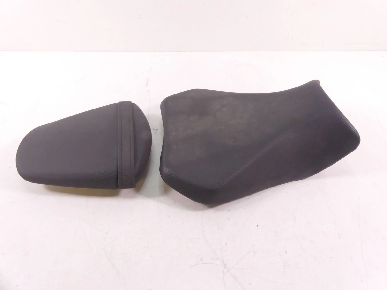 2018 Suzuki GSXR750 Driver Rider Passanger Saddle Seat Set 45100-14J10-DW2 - Image 2