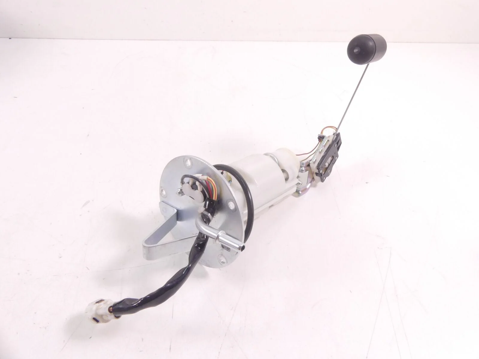 2018 Suzuki GSXR750 Fuel Gas Petrol Pump 2K - Tested 15100-14J01 - Image 2
