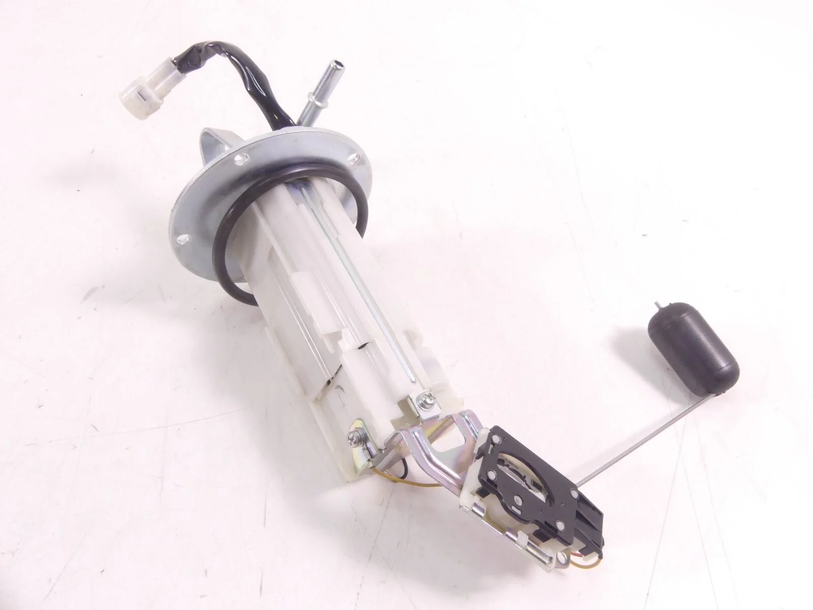 2018 Suzuki GSXR750 Fuel Gas Petrol Pump 2K - Tested 15100-14J01 - Image 3