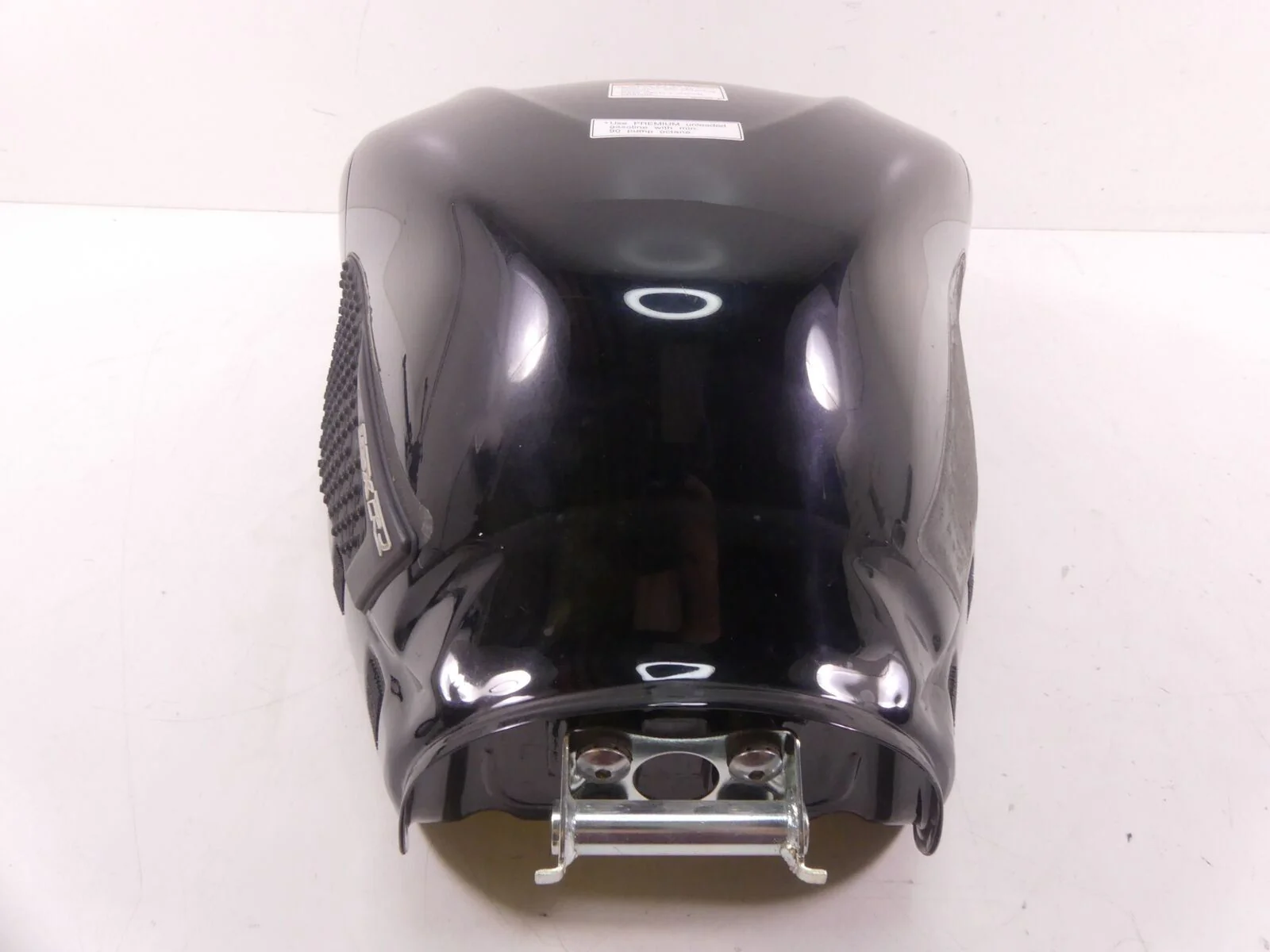 2018 Suzuki GSXR750 Fuel Gas Petrol Tank Reservoir & Covers 44100-14J32-YVB - Image 2