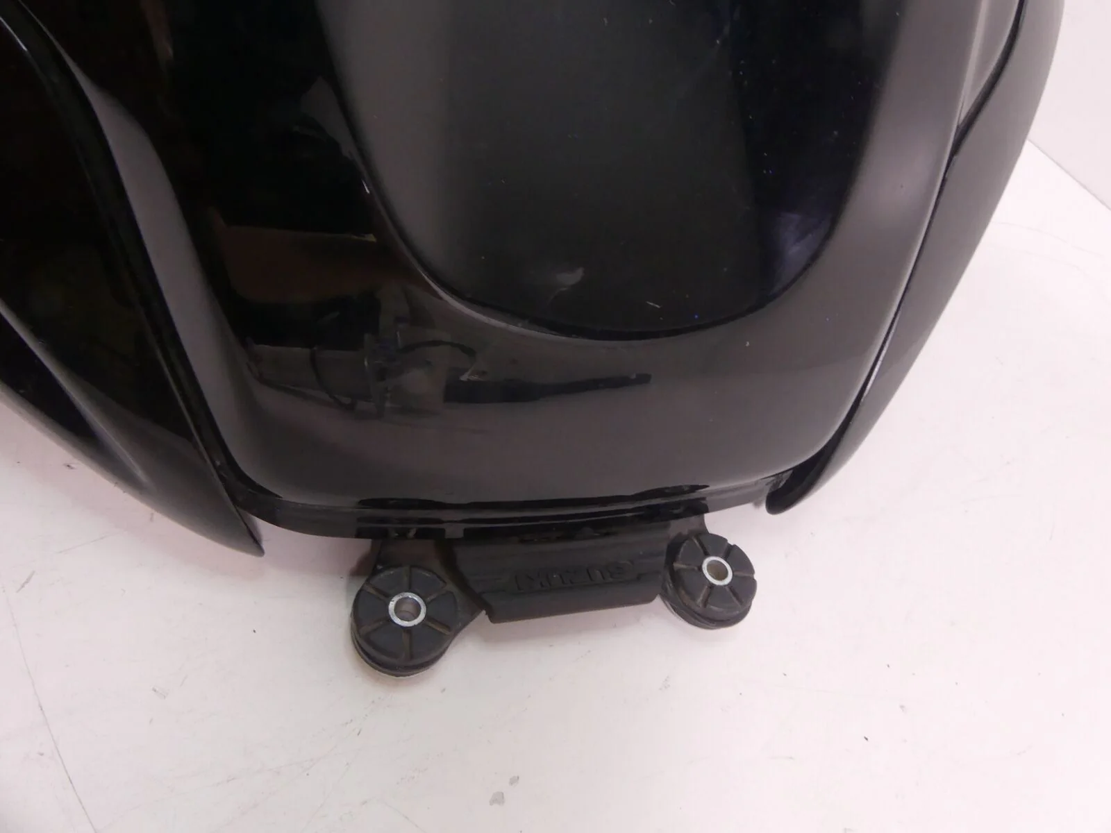 2018 Suzuki GSXR750 Fuel Gas Petrol Tank Reservoir & Covers 44100-14J32-YVB - Image 4