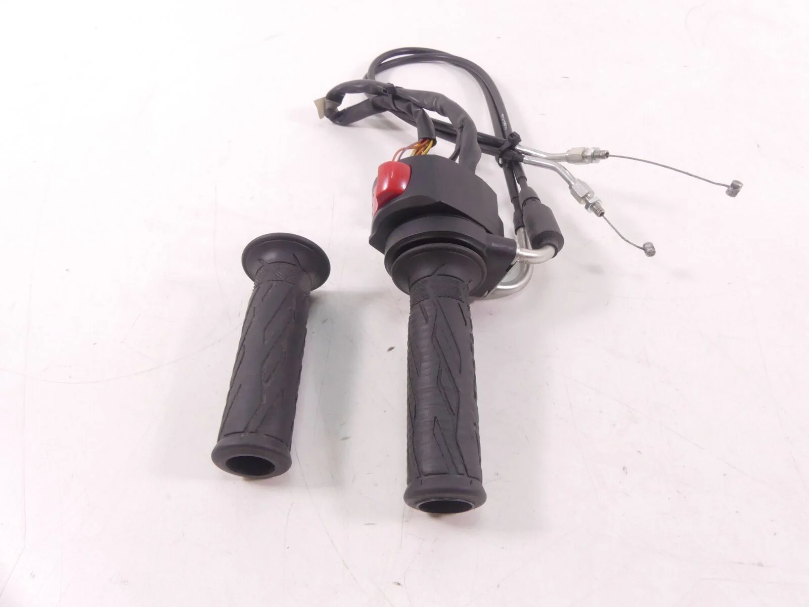 2018 Suzuki GSXR750 Right Control Switch Start Kill Throttle Grip Set 37200-47H3 - Image 3