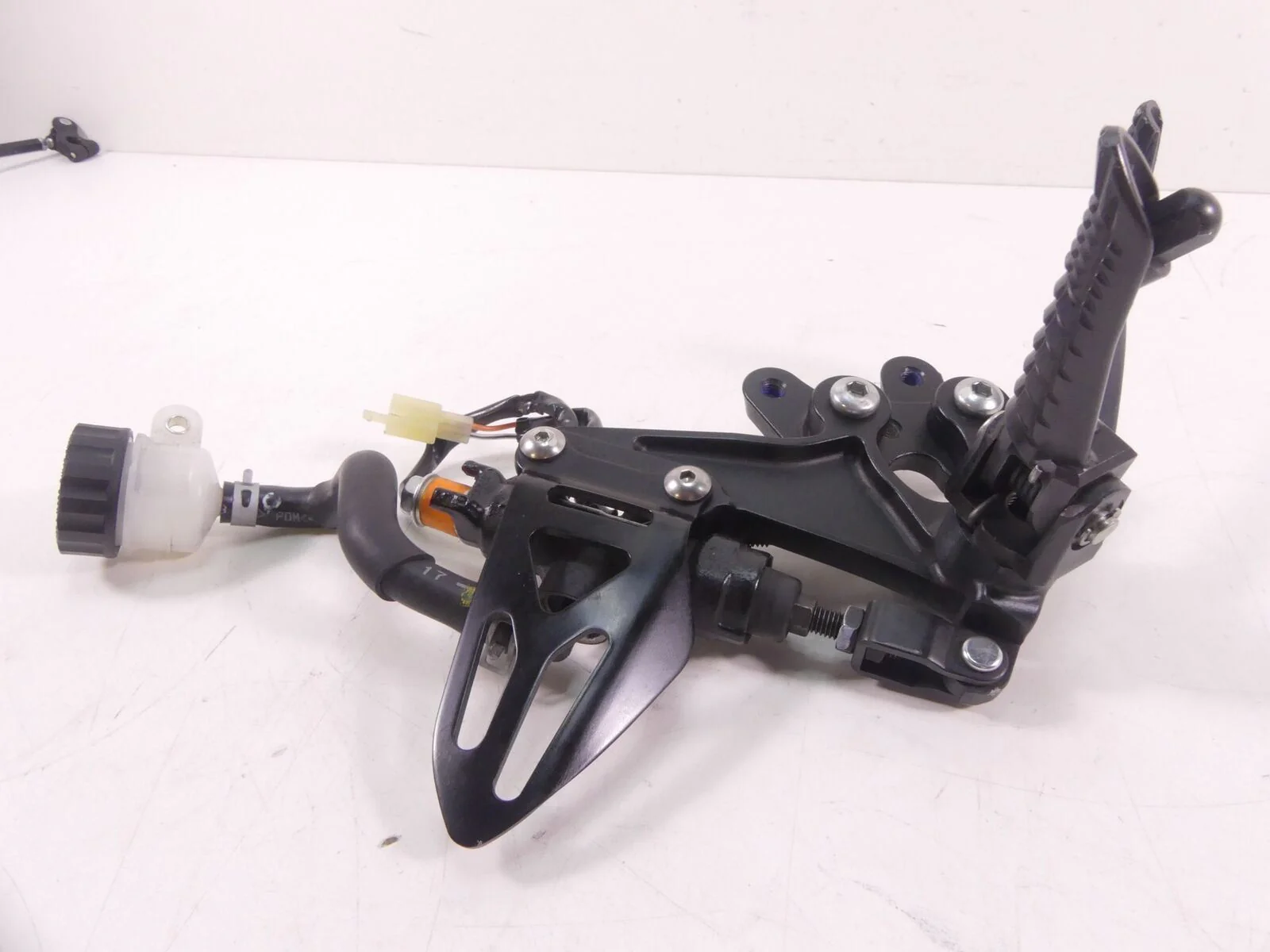 2018 Suzuki GSXR750 Right Front Driver Footpeg Brake Pedal Set 43511-14J10 - Image 4