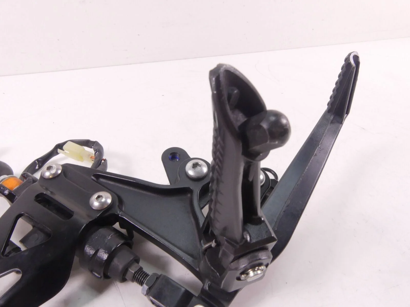 2018 Suzuki GSXR750 Right Front Driver Footpeg Brake Pedal Set 43511-14J10 - Image 7