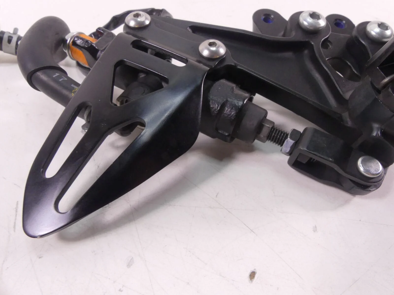 2018 Suzuki GSXR750 Right Front Driver Footpeg Brake Pedal Set 43511-14J10 - Image 8