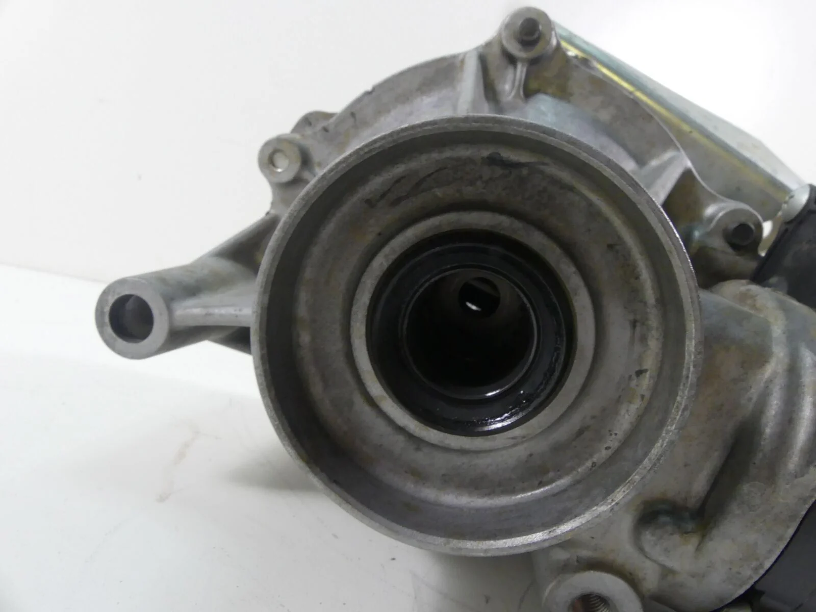 2018 Yamaha YXZ1000 R EPS Front Differential Gear Box Case 605Mi 2HC-46160-11-00 - Image 7