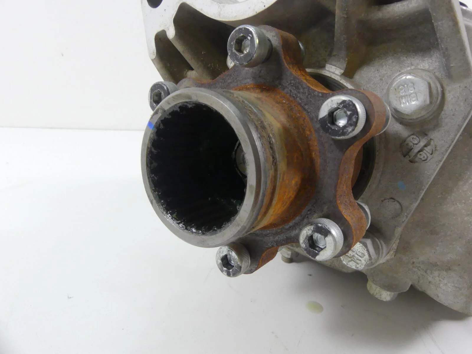 2018 Yamaha YXZ1000 R EPS Rear Differential Gear Box Case 605Mi 2HC-G6101-04-00 - Image 9