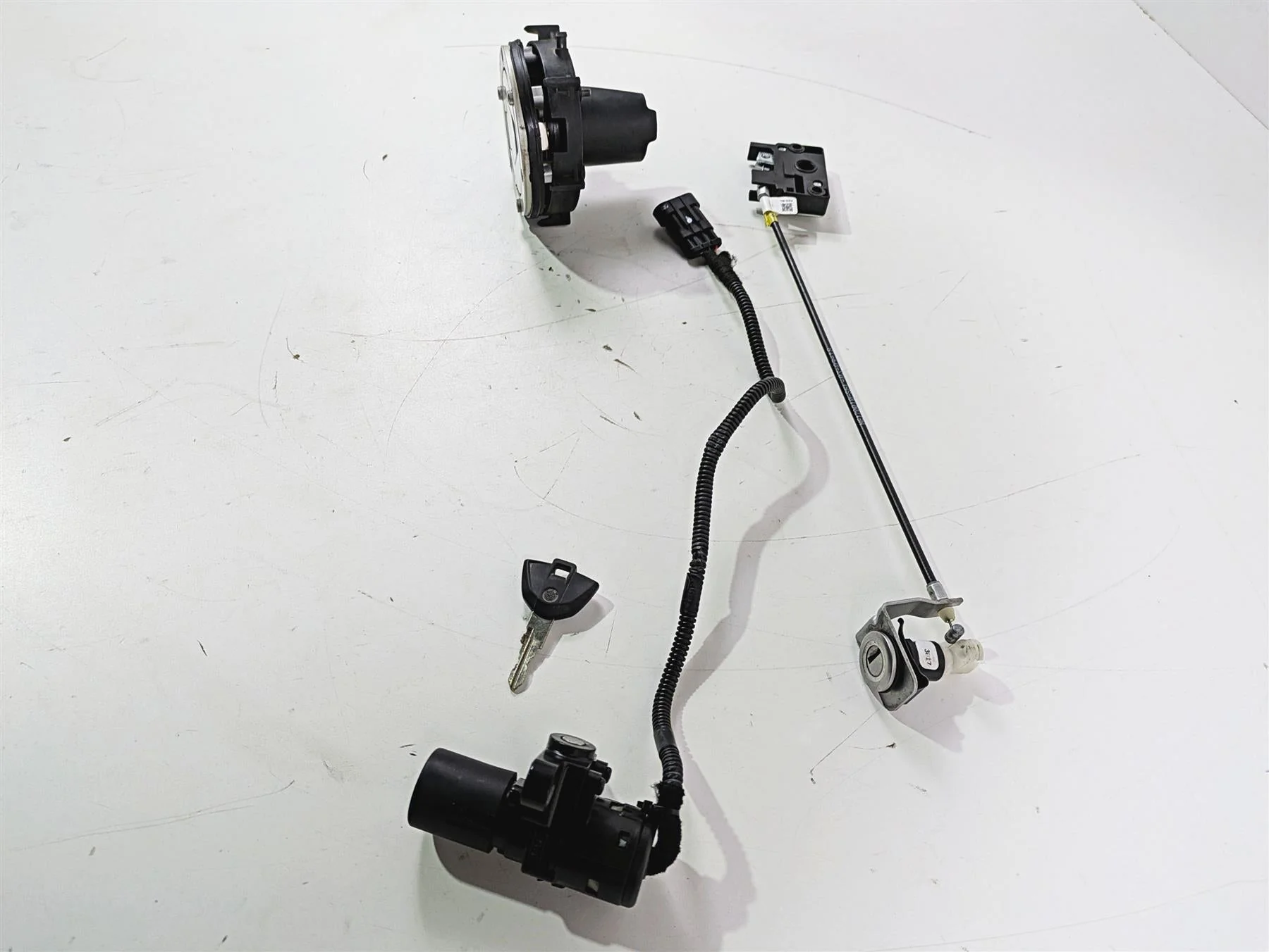 2019 BMW G310GS K02 Ignition Switch Key Lock Tank Cap Set 51258393221 - Image 3