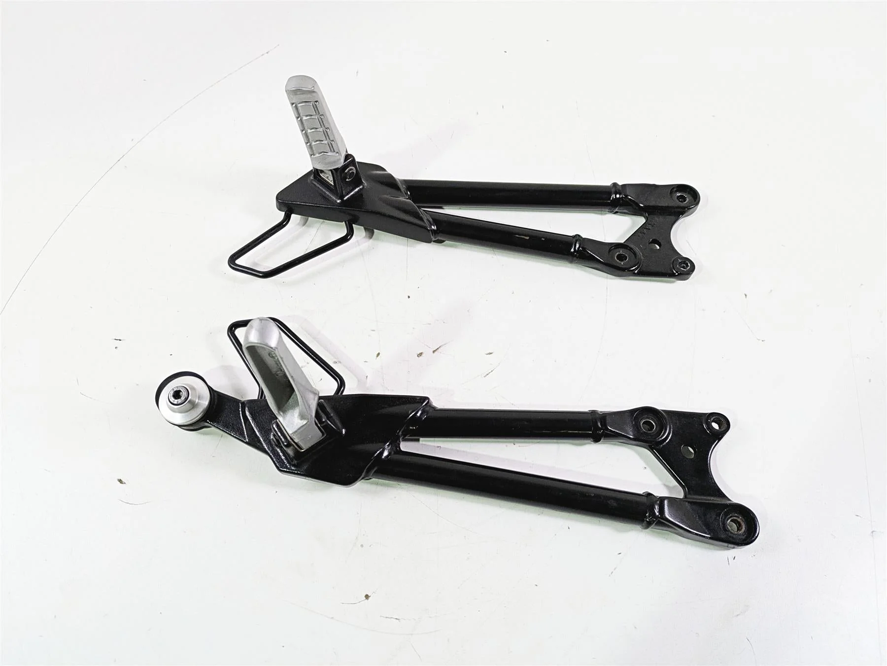 2019 BMW G310GS K02 Rear Footpeg Rest & Mounts Set 46718560597 46718560598 - Image 2