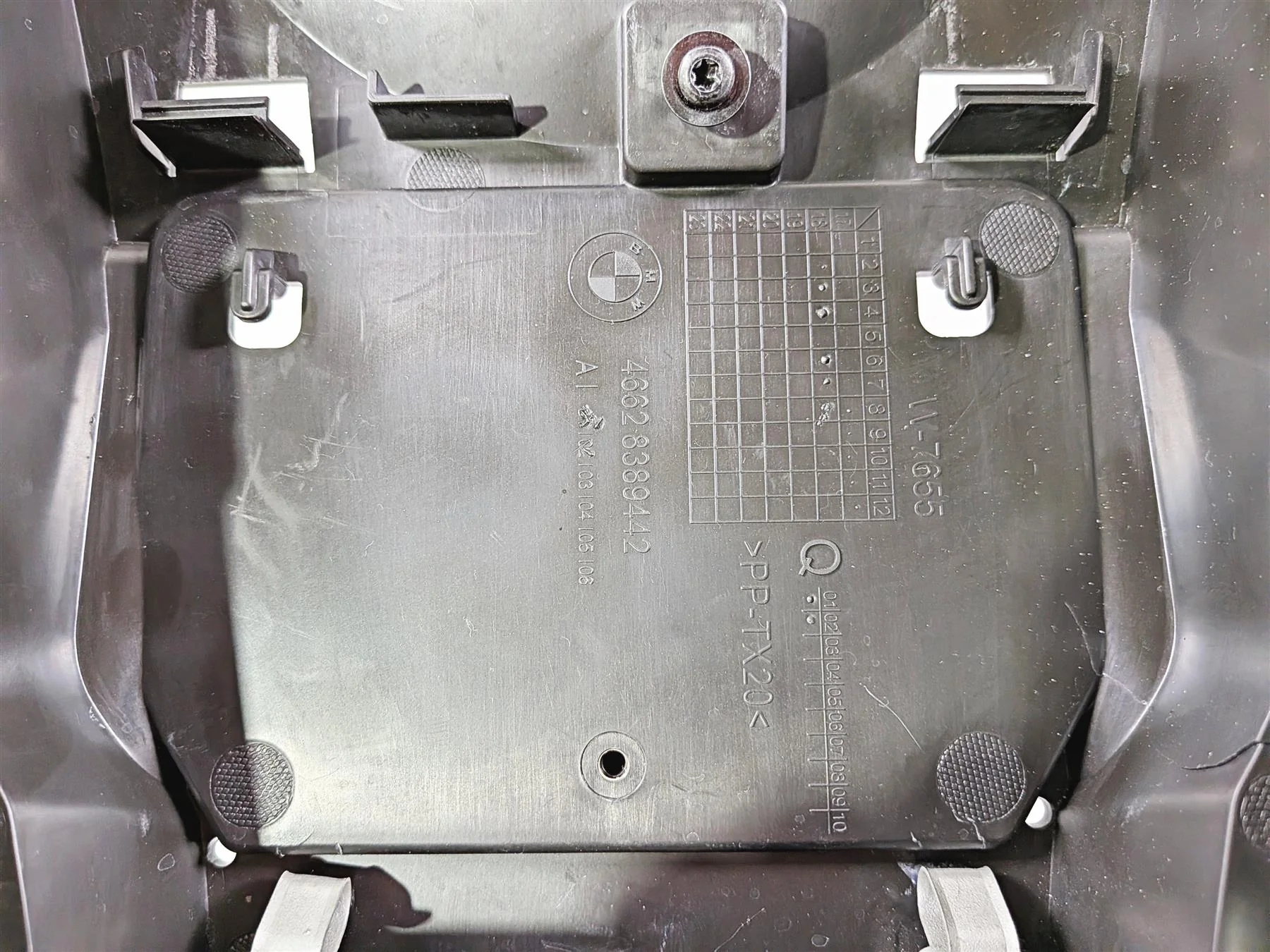 2019 BMW R1250GS K50 Black Rear Subframe Inner Fender Set 46518354222 - Image 7