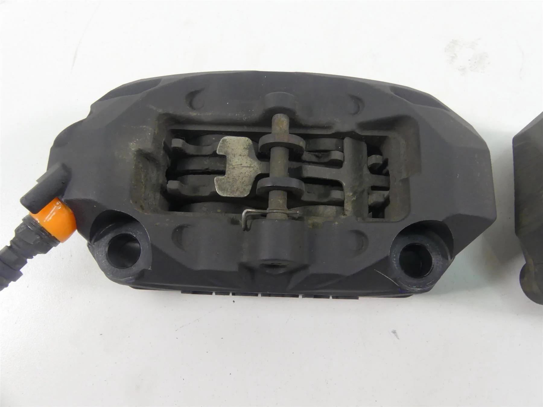 2019 BMW R1250GS K50 Front Brembo Brake Caliper Set  34118405107 34118405108 - Image 4