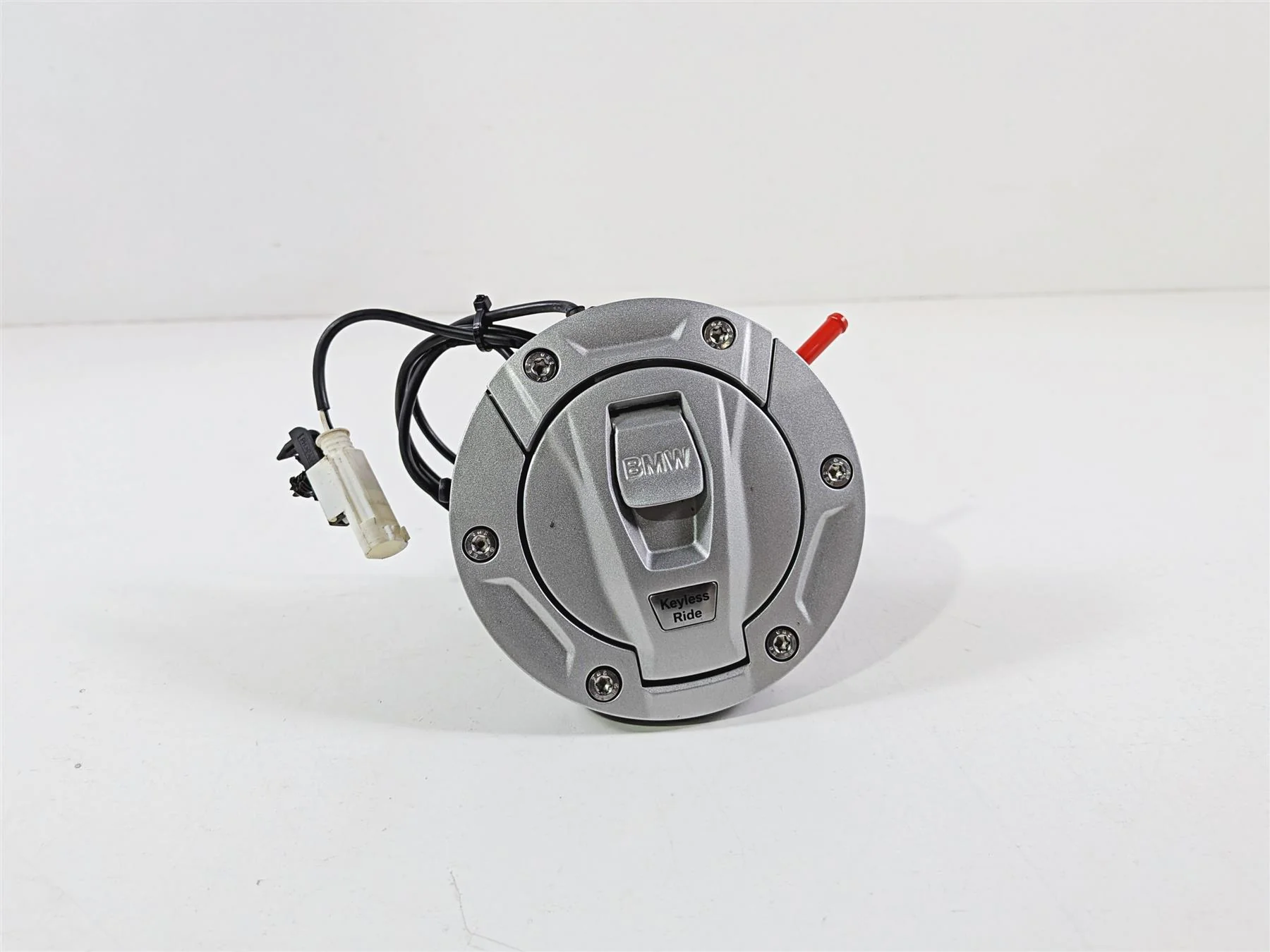 2019 BMW R1250GS K50 Keyless Fuel Gas Petrol Cap Lid Door 16118531632 - Image 3