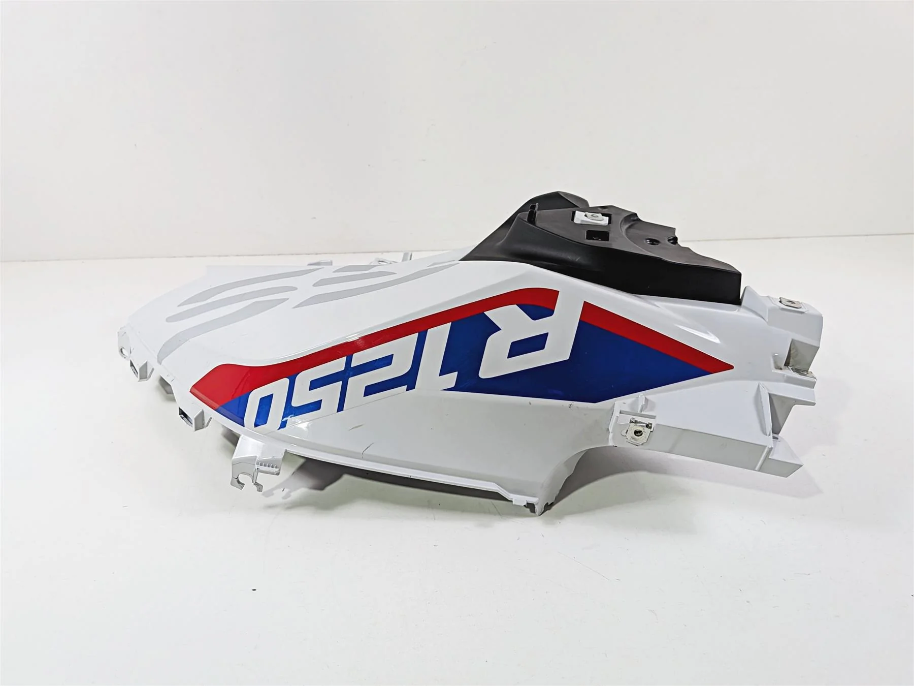 2019 BMW R1250GS K50 Left Main Tank Fairing Cover Read 46638563501 46638563503 - Image 4