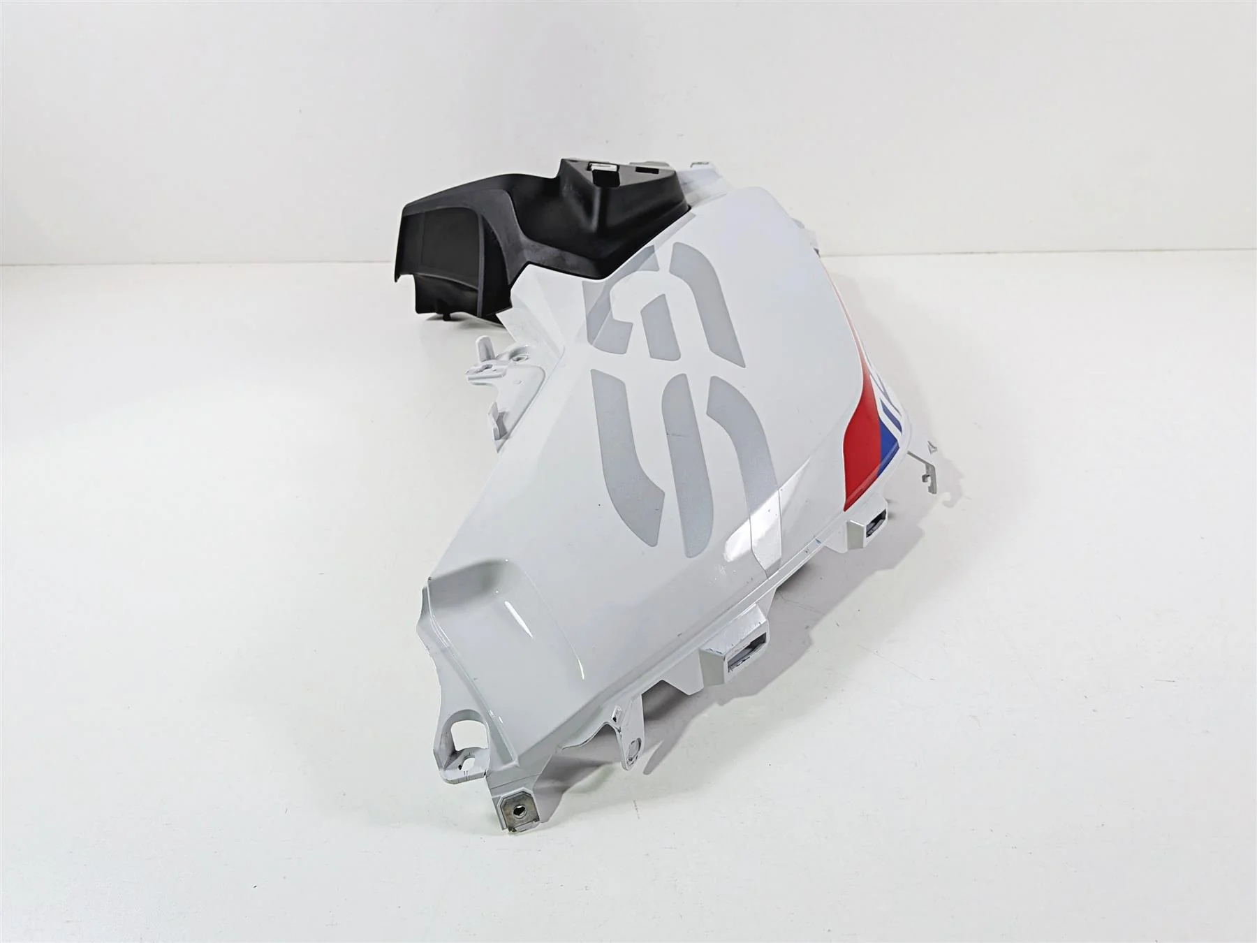 2019 BMW R1250GS K50 Left Main Tank Fairing Cover Read 46638563501 46638563503 - Image 5
