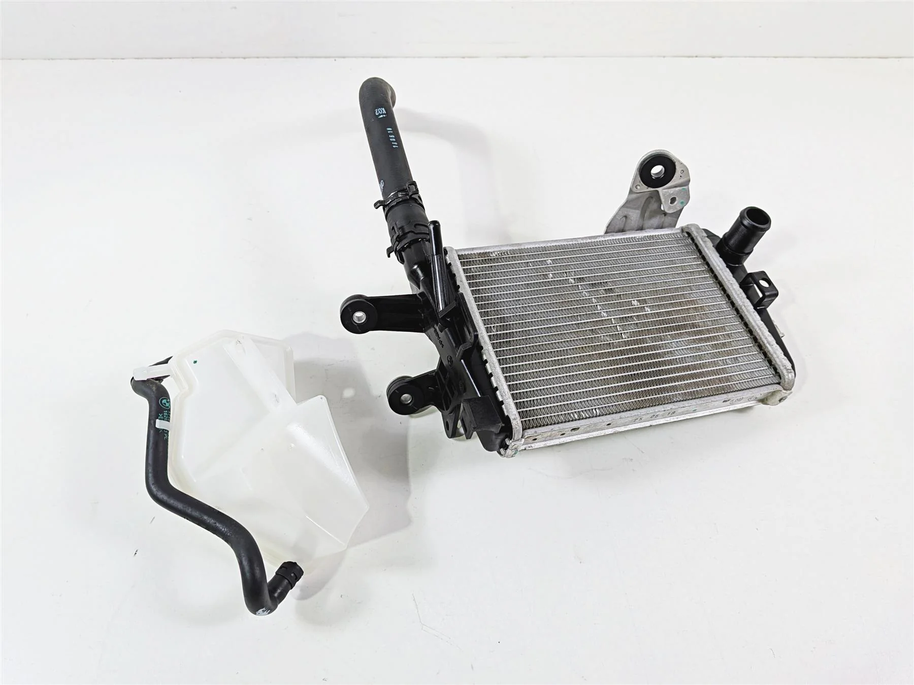 2019 BMW R1250GS K50 Left Radiator & Reservoir Set 17118546408 - Image 12