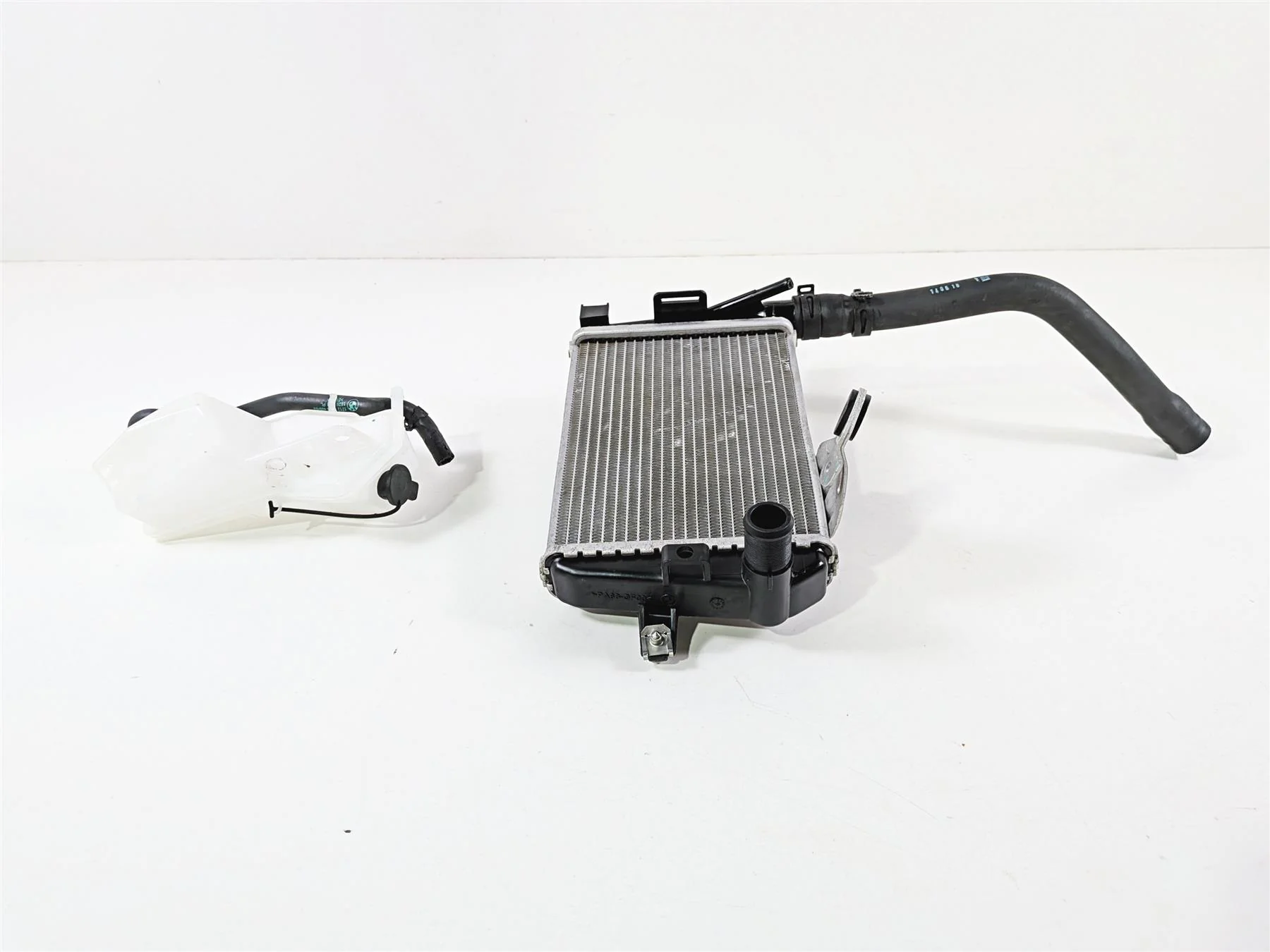 2019 BMW R1250GS K50 Left Radiator & Reservoir Set 17118546408 - Image 5