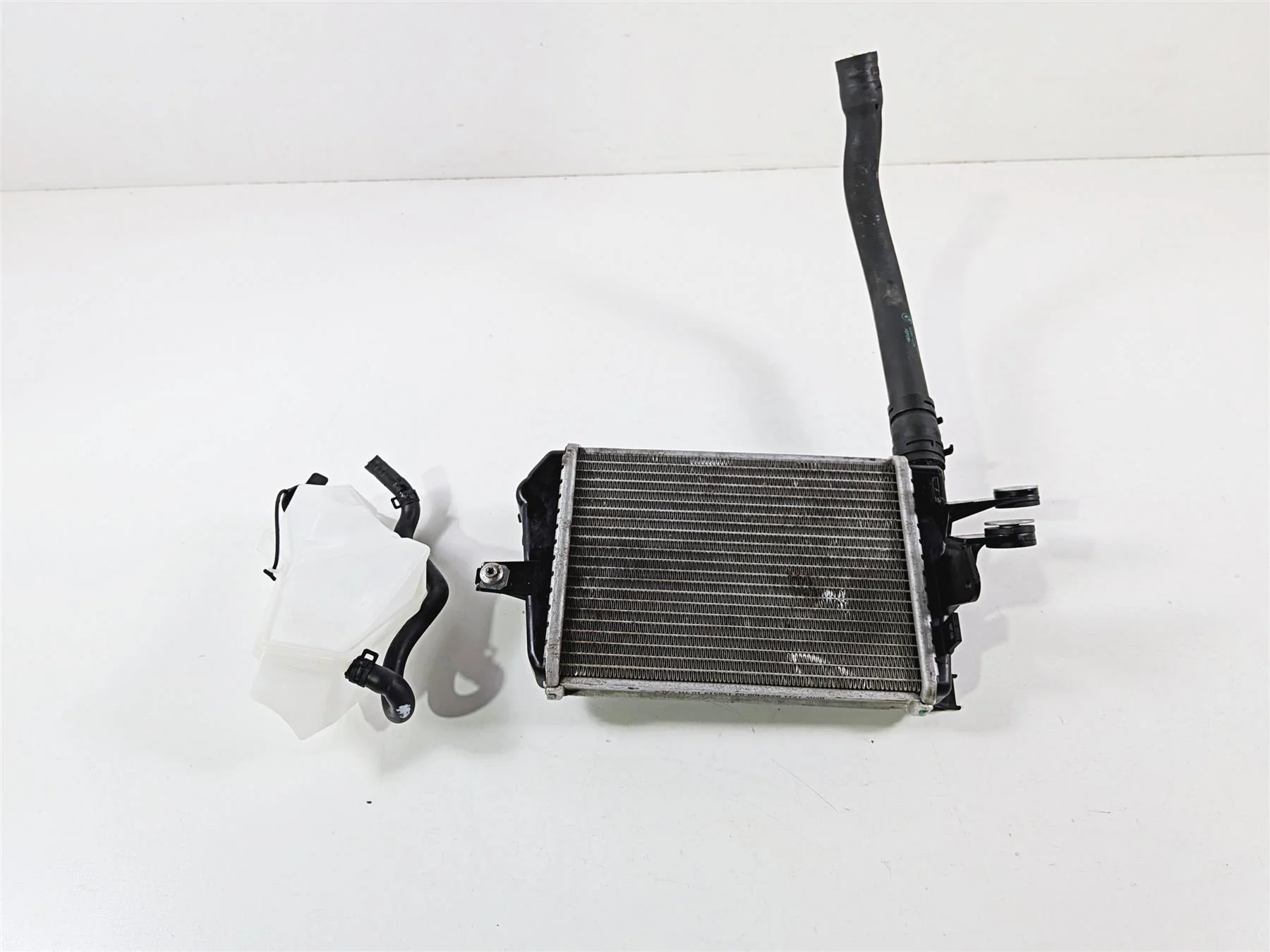 2019 BMW R1250GS K50 Left Radiator & Reservoir Set 17118546408 - Image 8