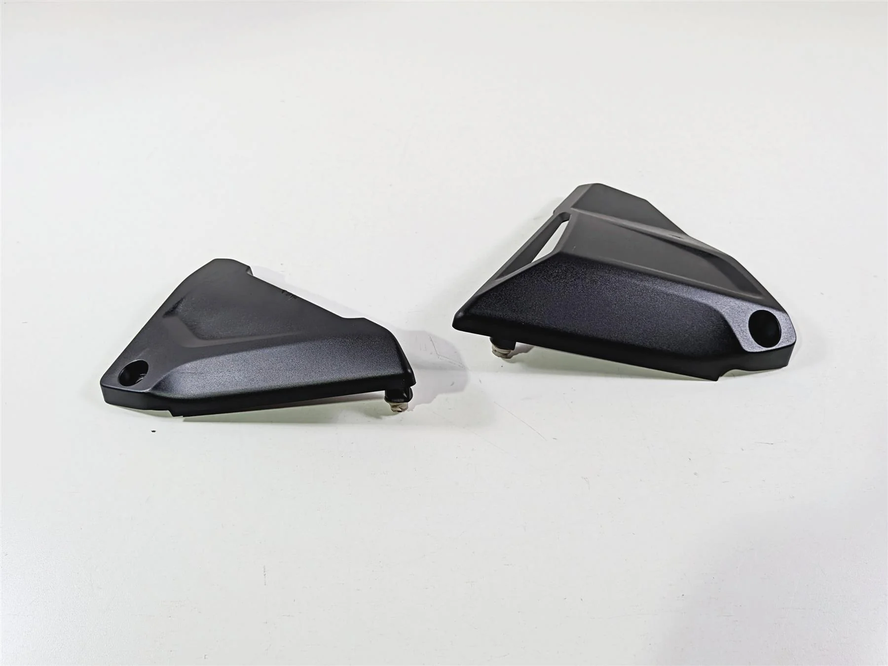2019 BMW R1250GS K50 Left Right Battery Cover Set L 46638523155 46638523156 - Image 4