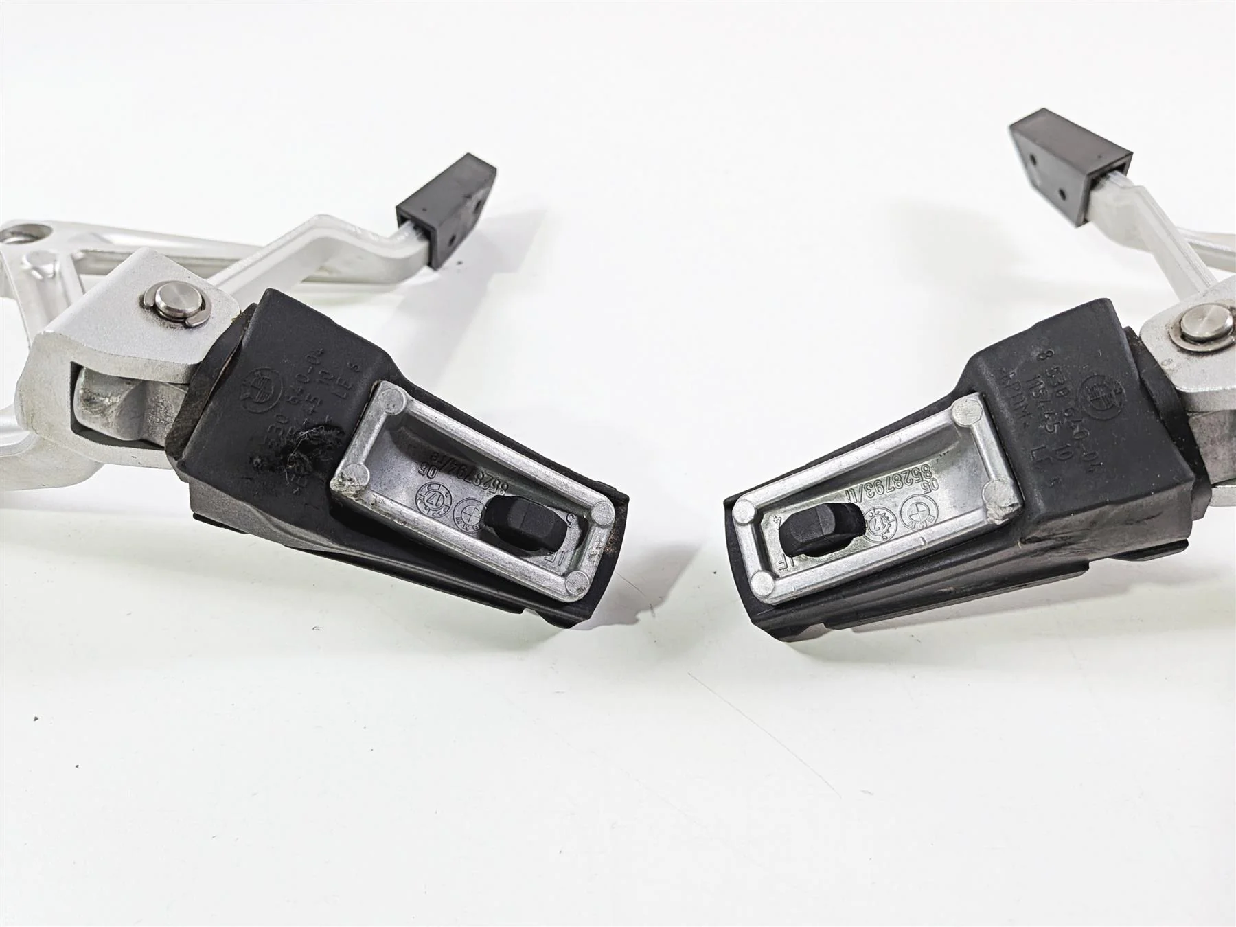 2019 BMW R1250GS K50 Rear Passenger Foot Peg Rest Set -Read 46718556264 46718556265 - Image 4