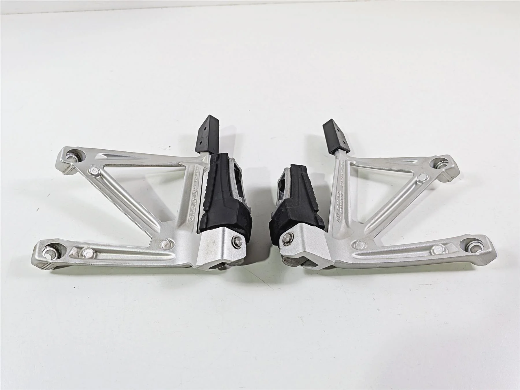 2019 BMW R1250GS K50 Rear Passenger Foot Peg Rest Set -Read 46718556264 46718556265 - Image 5