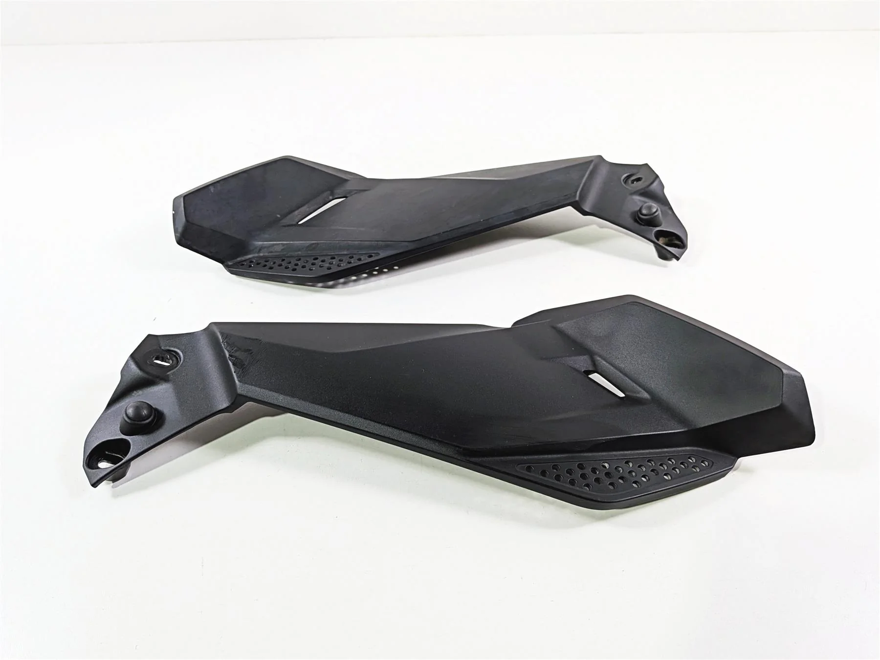 2019 BMW R1250GS K50 Under Tank Molded Leg Fairing Set 46638556637 46638556637 - Image 4