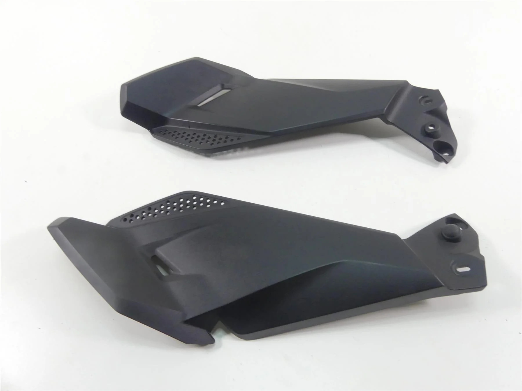 2019 BMW R1250GS K50 Under Tank Molded Leg Fairing Set 46638556637 46638556638