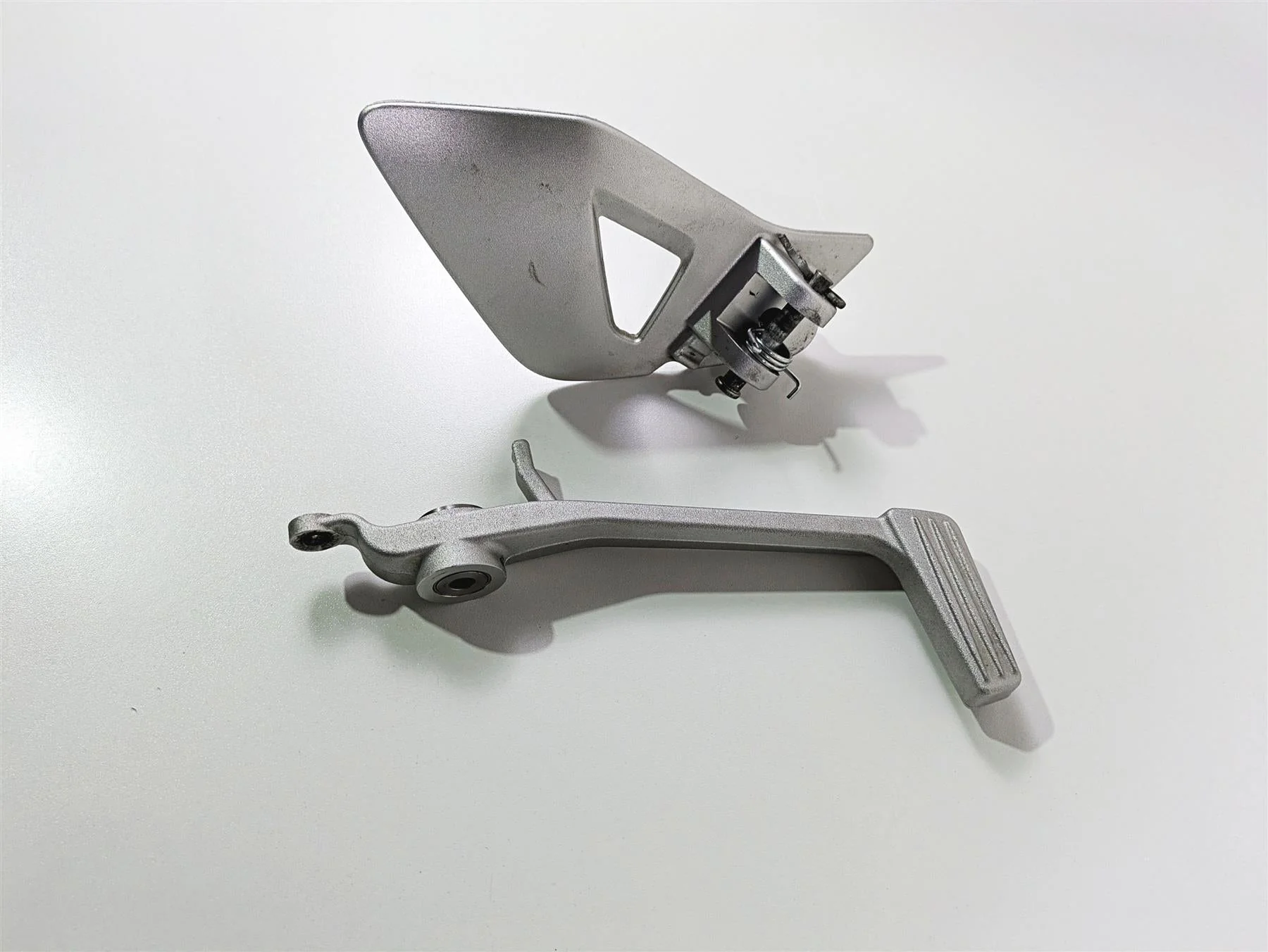2019 BMW R1250RT K52 Brake Pedal + Footpeg Mount 35218534746 - Image 3