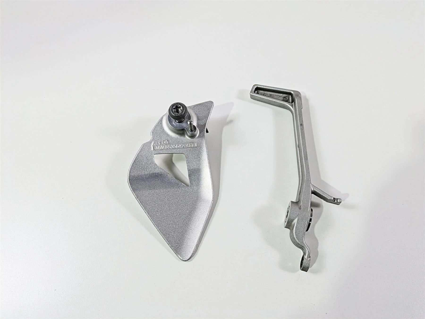 2019 BMW R1250RT K52 Brake Pedal + Footpeg Mount 35218534746 - Image 8