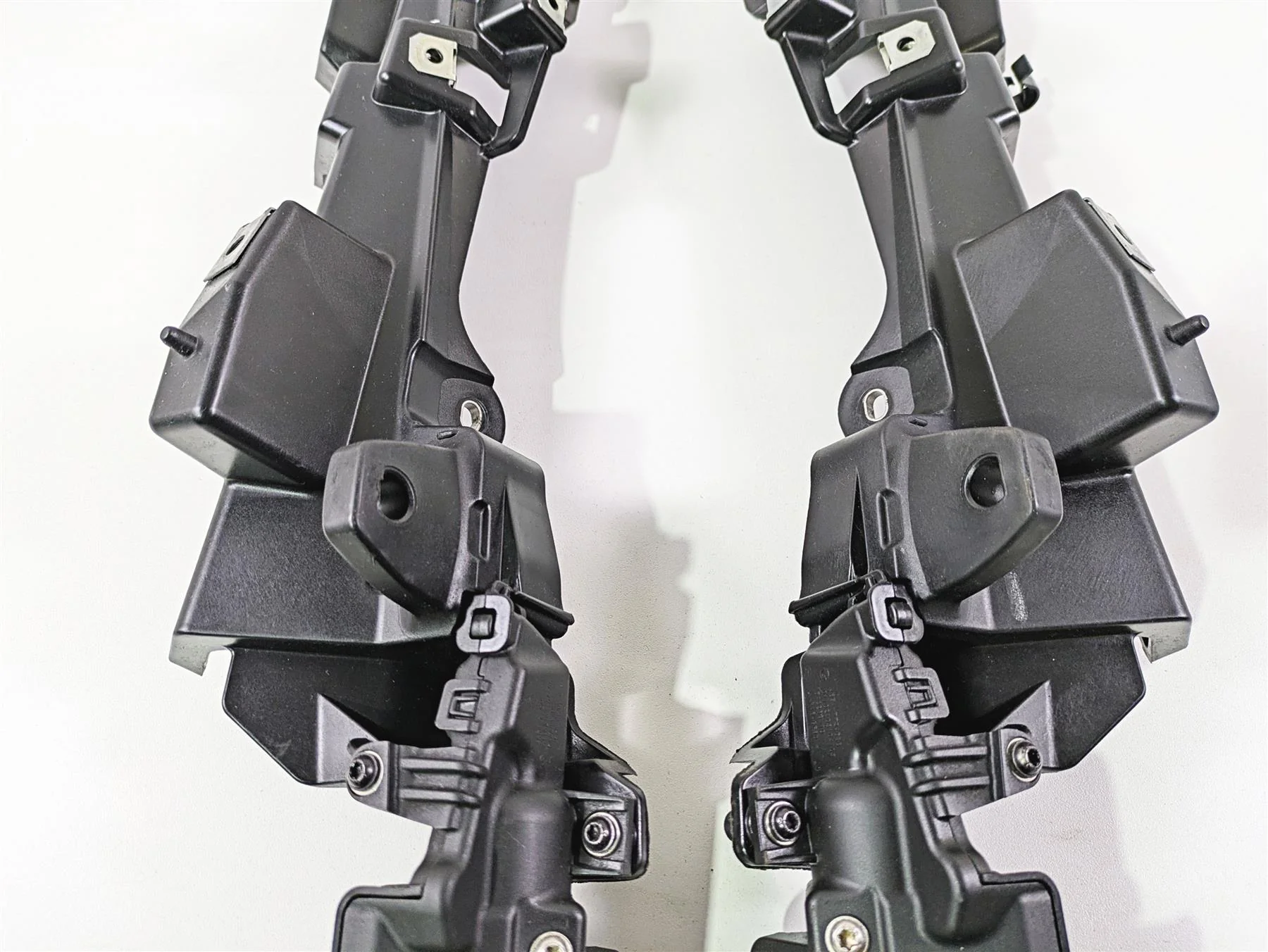 2019 BMW R1250RT K52 Saddlebag Mount Holder Set 46547728665 46547728666 - Image 8