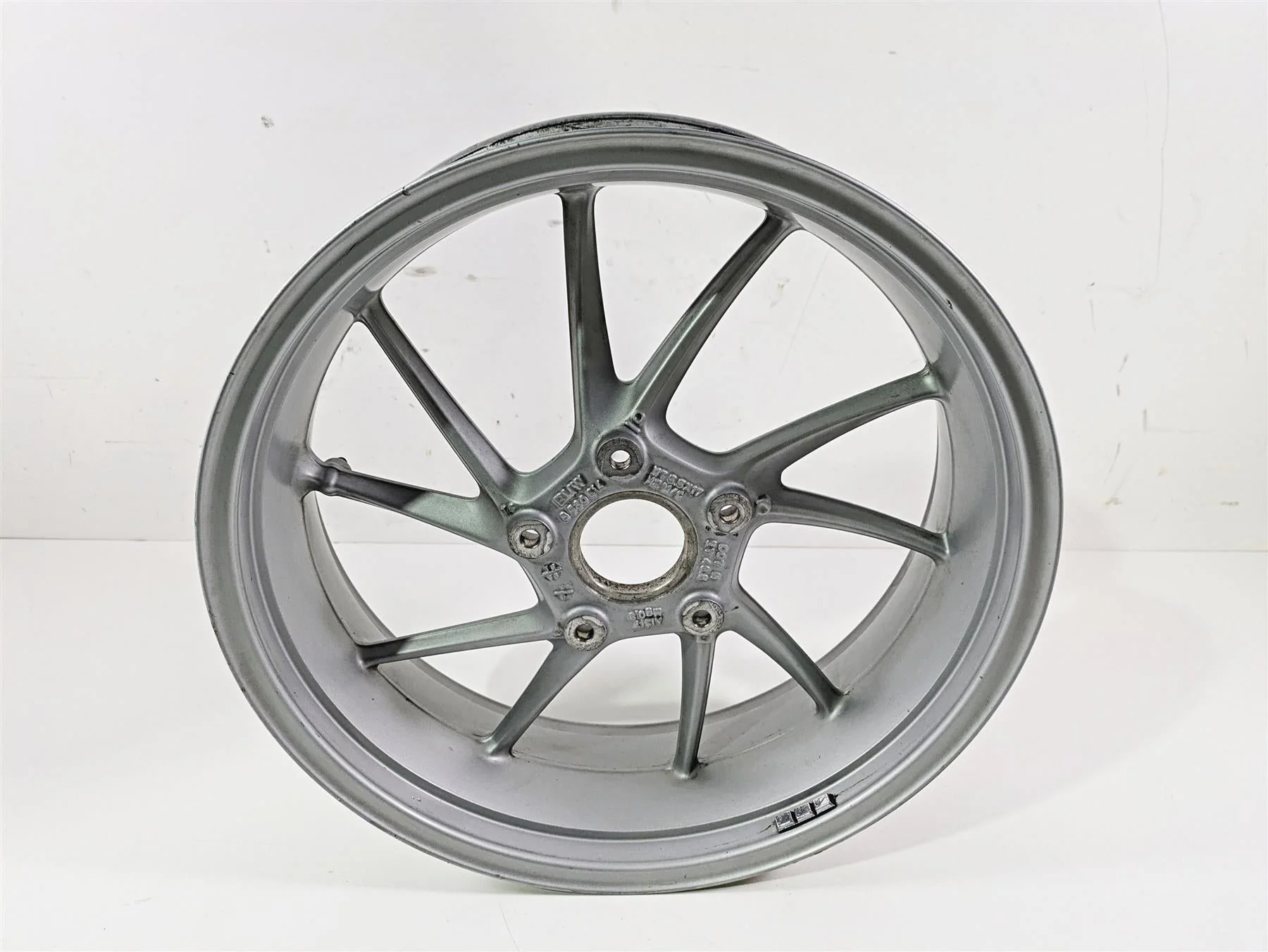 2019 BMW R1250RT K52 Straight Rear Wheel Rim Silver 17x5.5 36317727235 - Image 3