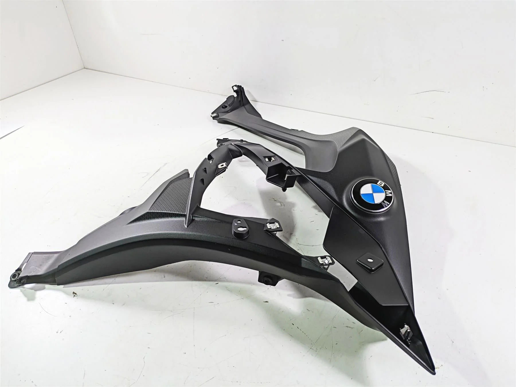 2019 BMW S1000XR K49 Right Main Fairing Cover Set  46638549032 46637717170 - Image 12