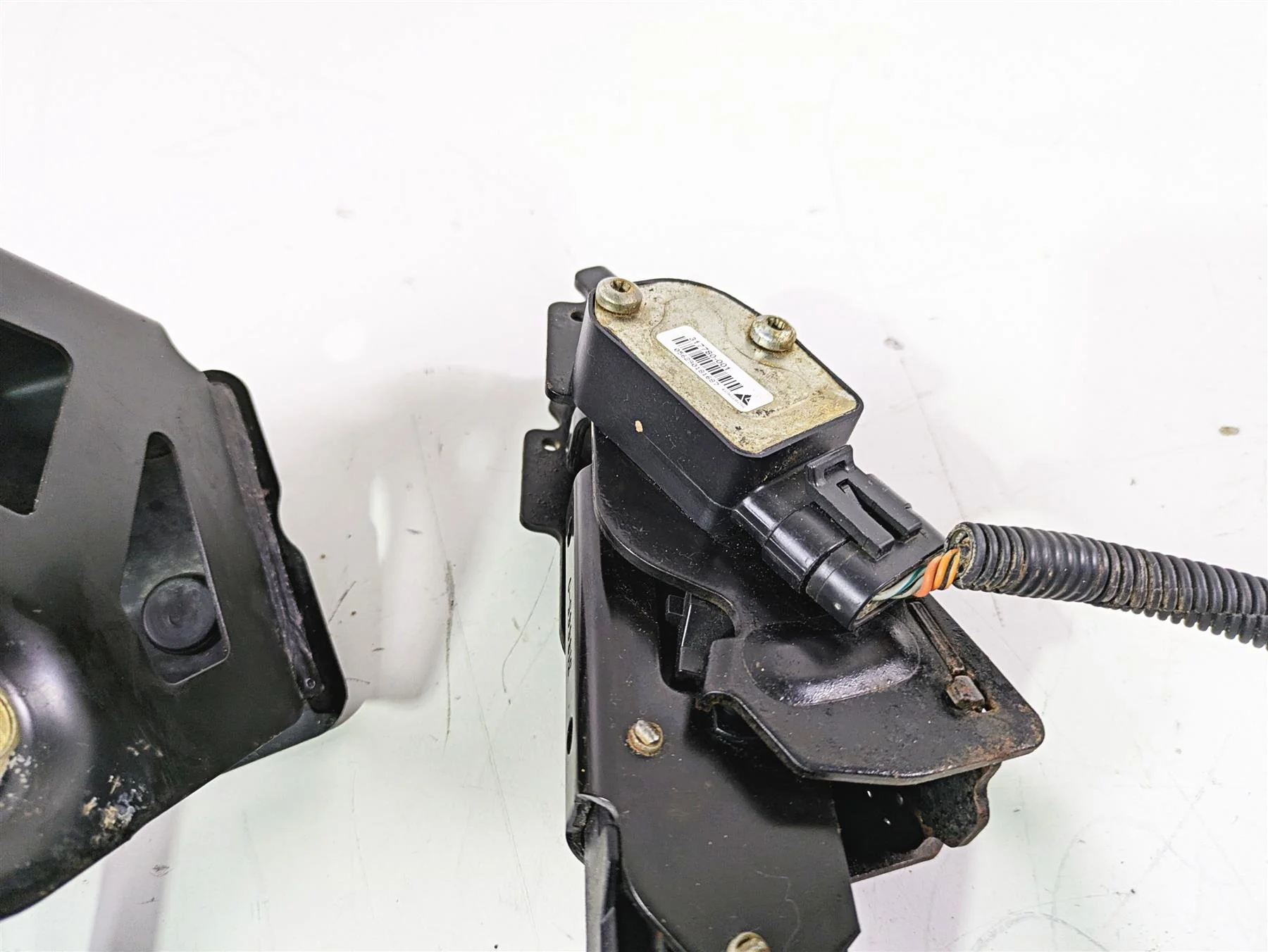 2019 Can Am Maverick X3 XRS Turbo R Foot Pedal Set & Mount 705207621 - Image 4