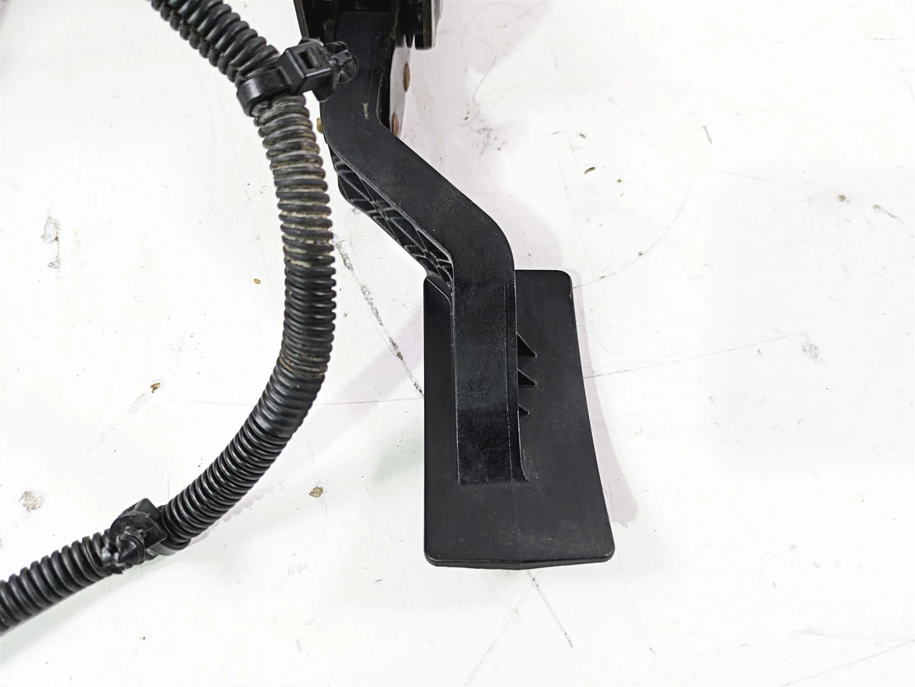 2019 Can Am Maverick X3 XRS Turbo R Foot Pedal Set & Mount 705207621 - Image 7
