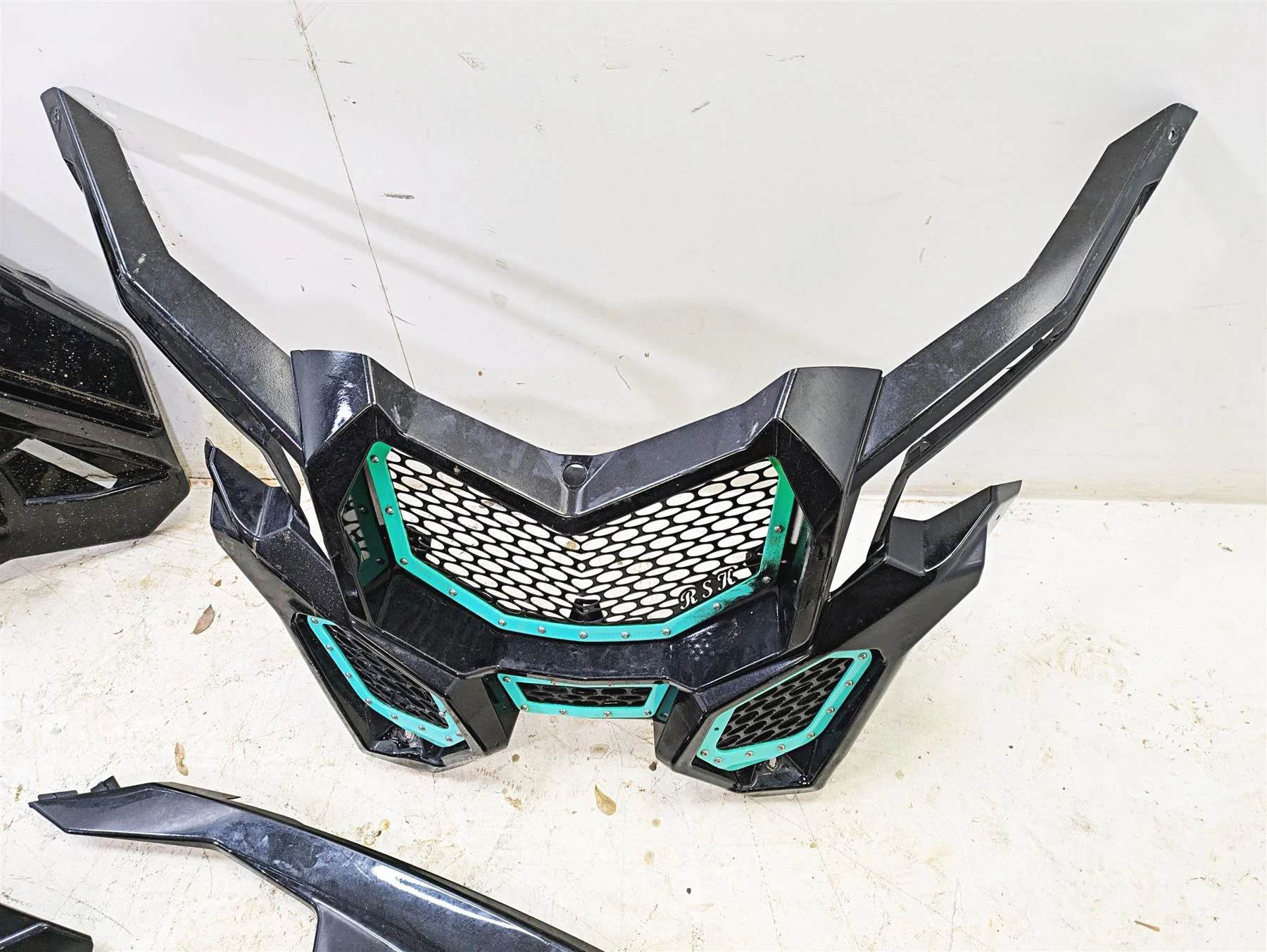 2019 Can Am Maverick X3 XRS Turbo R Hood Fender Cover Fairing Cowl Set - Read - Image 3