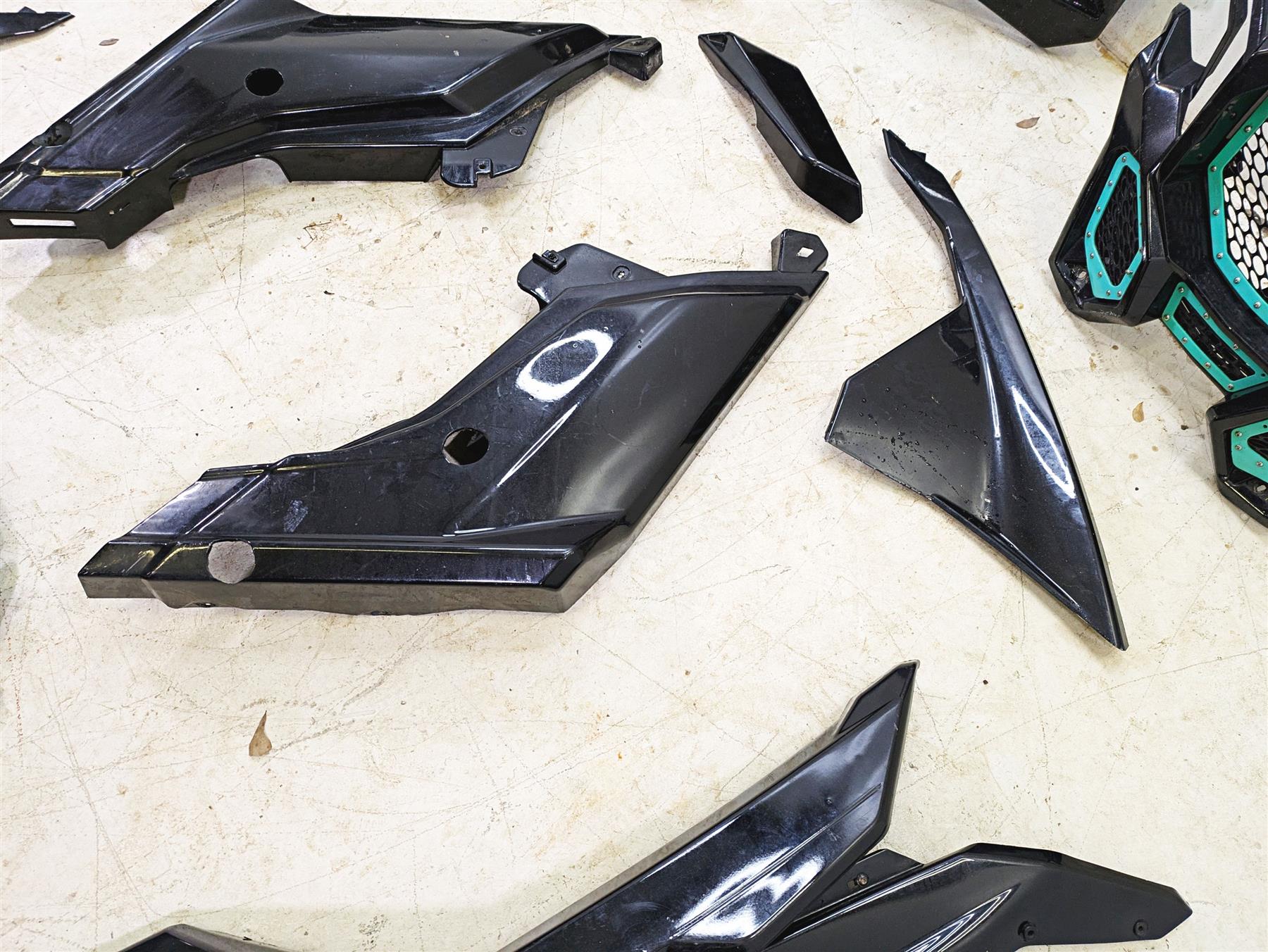 2019 Can Am Maverick X3 XRS Turbo R Hood Fender Cover Fairing Cowl Set - Read - Image 4