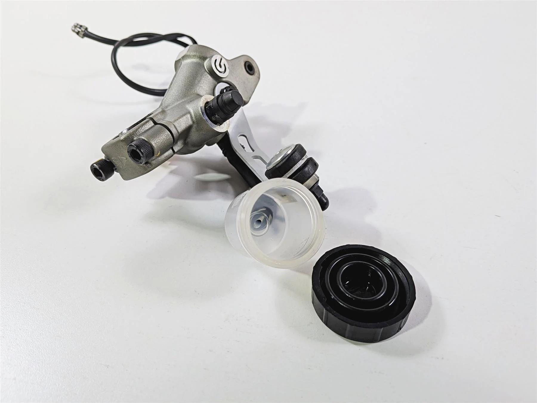 2019 Ducati 959 Panigale Brembo Radial Clutch Master Cylinder 63040603B - Image 10