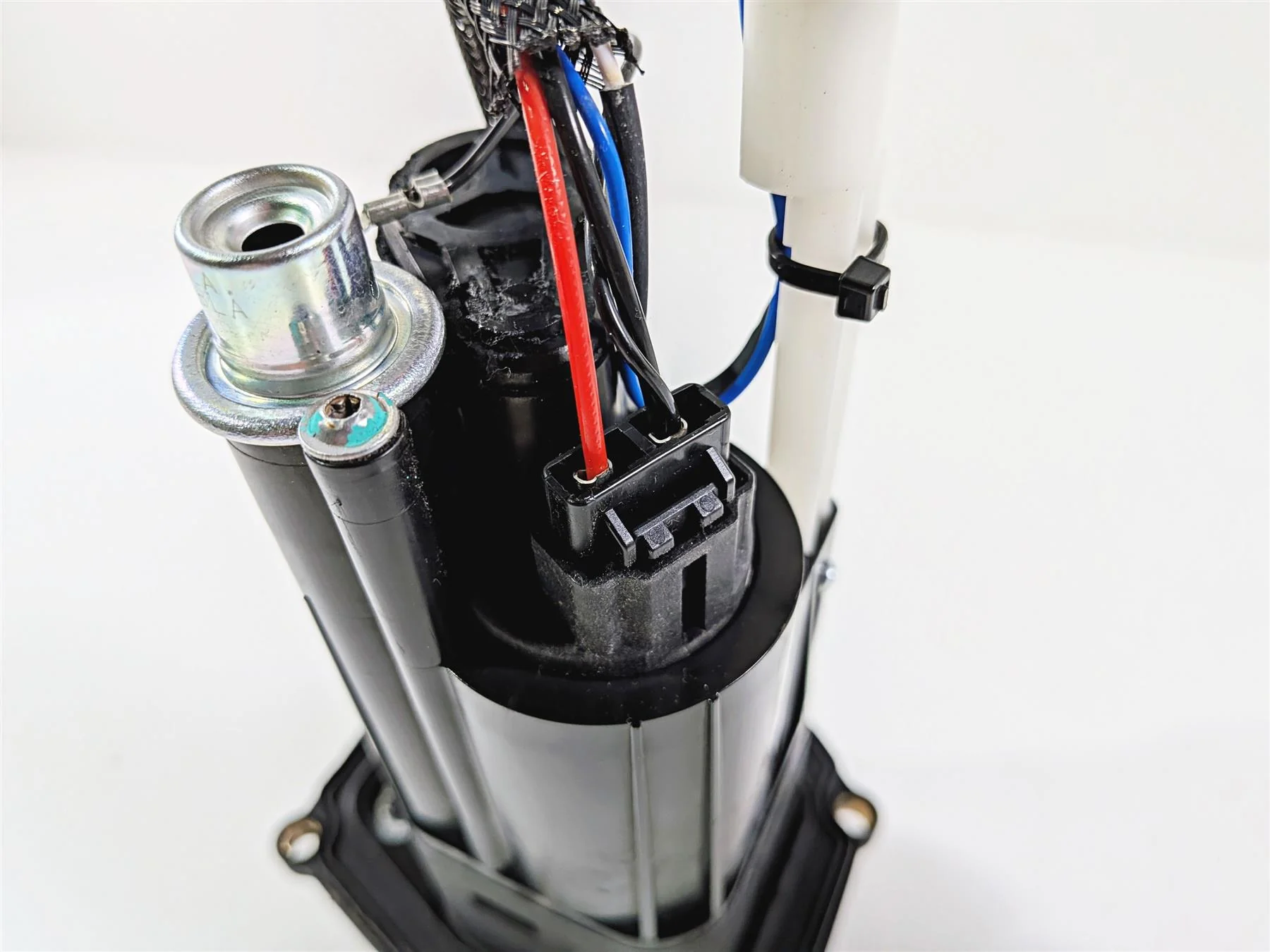 2019 Ducati 959 Panigale Fuel Gas Petrol Pump - Tested - Read 16024272A - Image 10