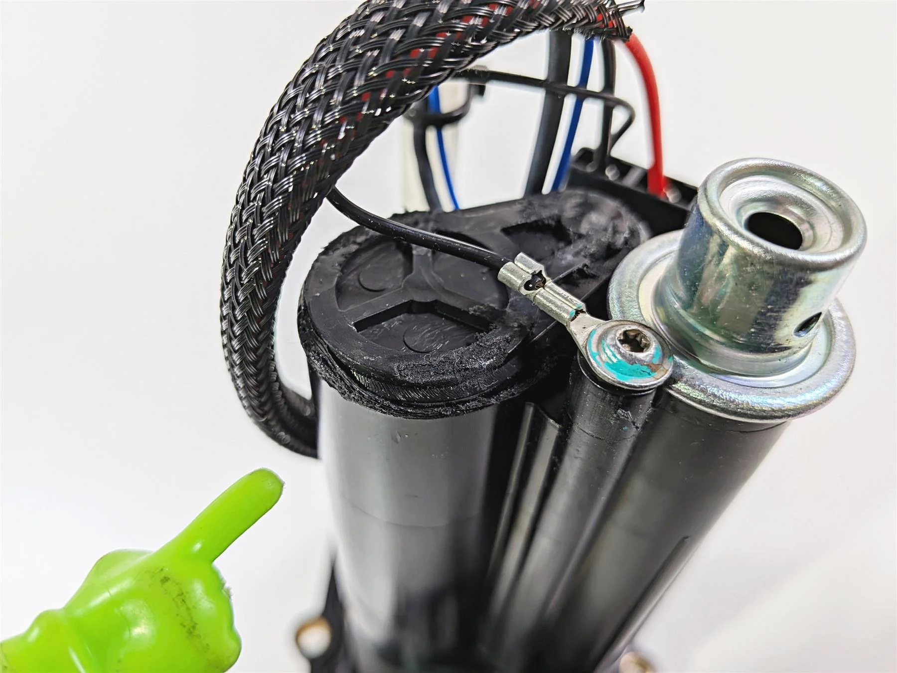 2019 Ducati 959 Panigale Fuel Gas Petrol Pump - Tested - Read 16024272A - Image 12