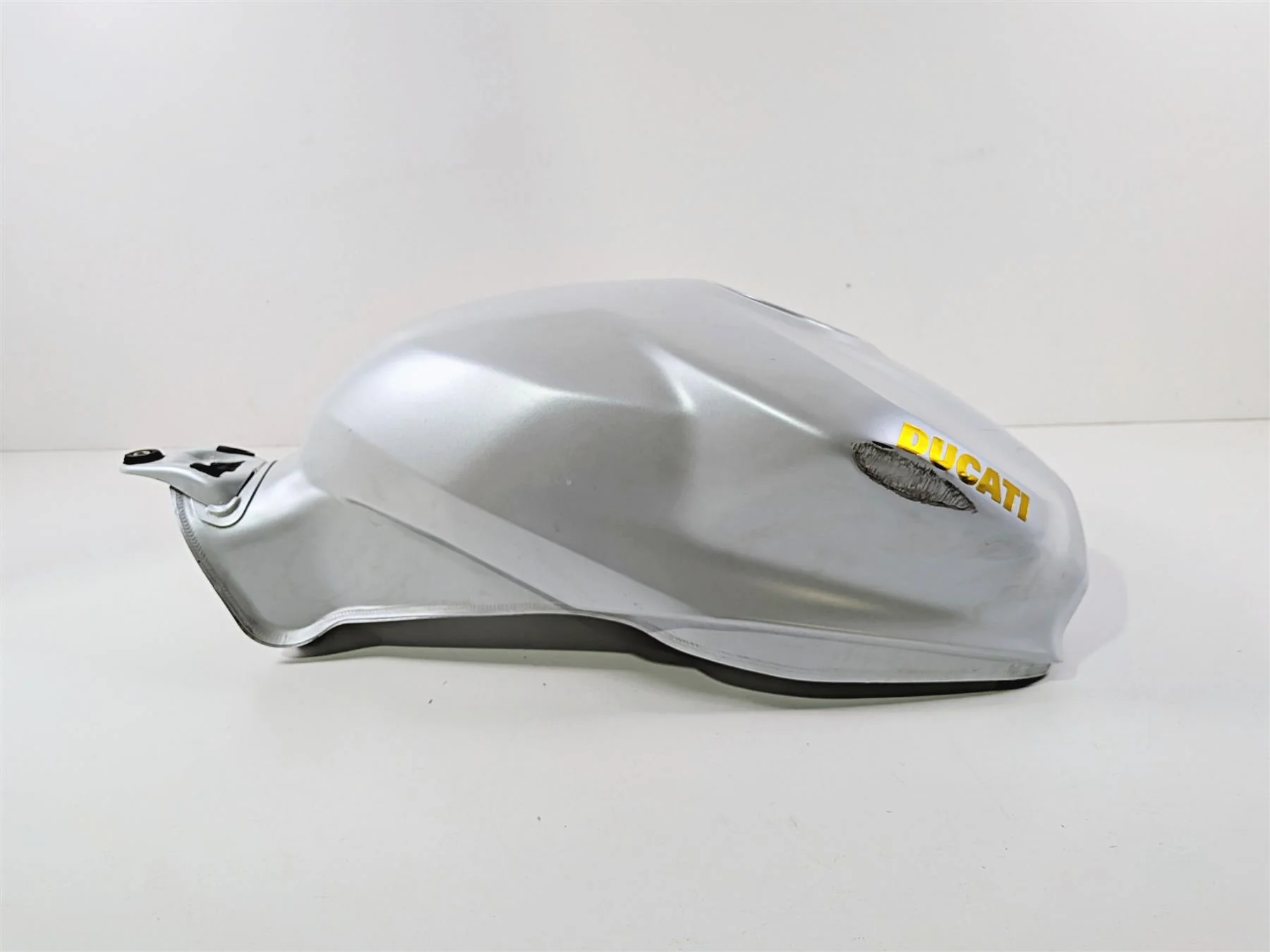 2019 Ducati 959 Panigale Fuel Gas Petrol Tank Reservoir - Dented 58612061AW - Image 3