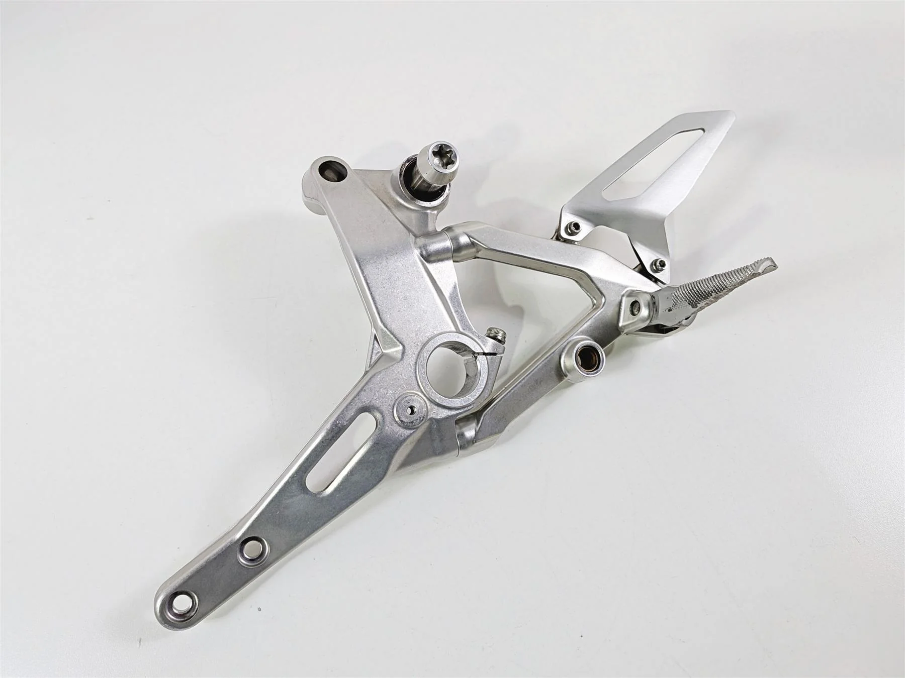 2019 Ducati 959 Panigale Left Frame Mount & Footpeg Set 8291E061AA 82424631AA - Image 12
