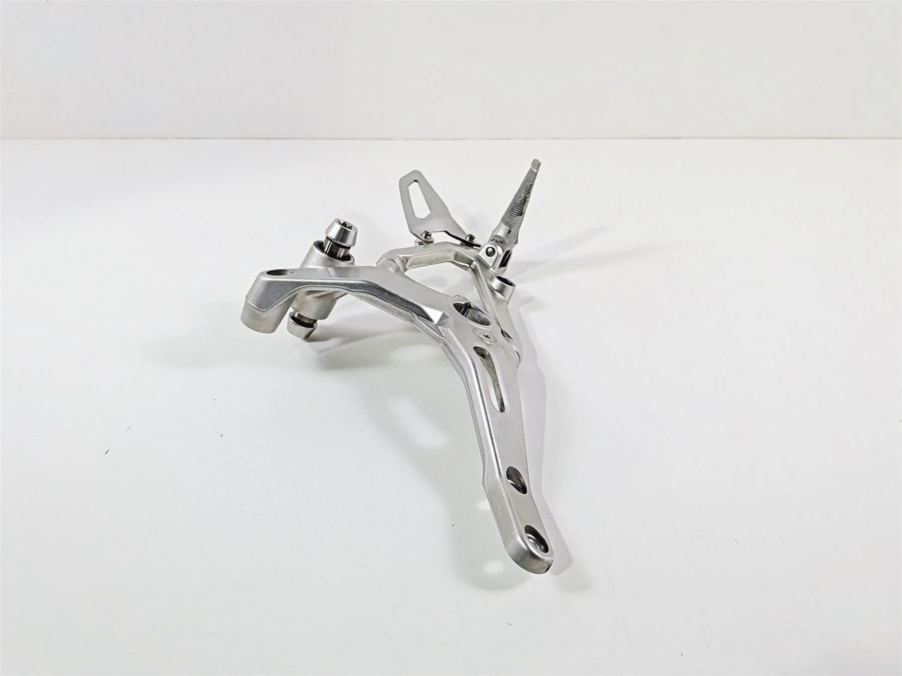 2019 Ducati 959 Panigale Left Frame Mount & Footpeg Set 8291E061AA 82424631AA - Image 3
