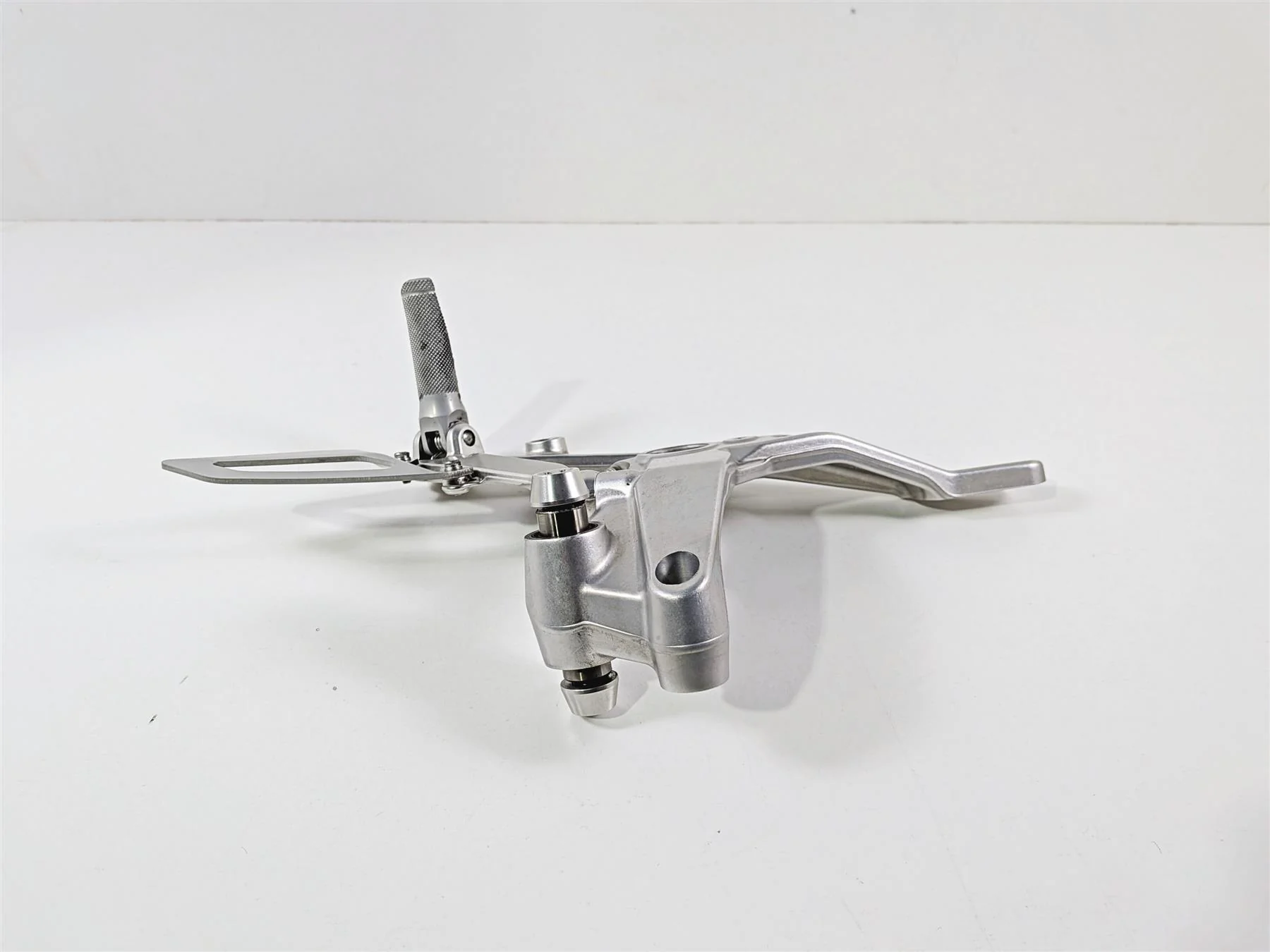 2019 Ducati 959 Panigale Left Frame Mount & Footpeg Set 8291E061AA 82424631AA - Image 4
