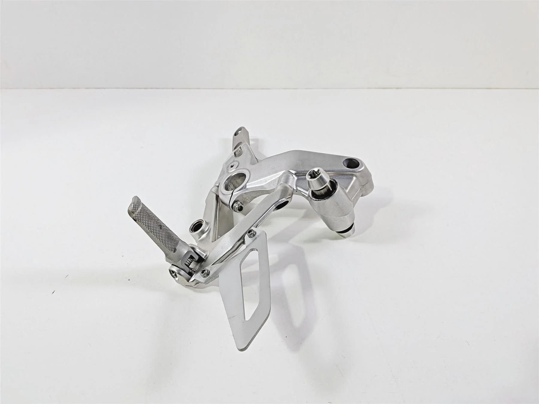 2019 Ducati 959 Panigale Left Frame Mount & Footpeg Set 8291E061AA 82424631AA - Image 5