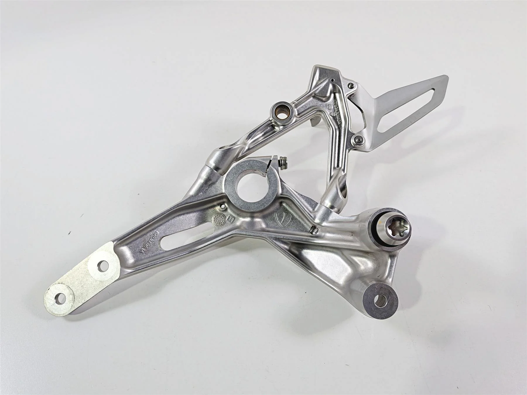 2019 Ducati 959 Panigale Left Frame Mount & Footpeg Set 8291E061AA 82424631AA - Image 6