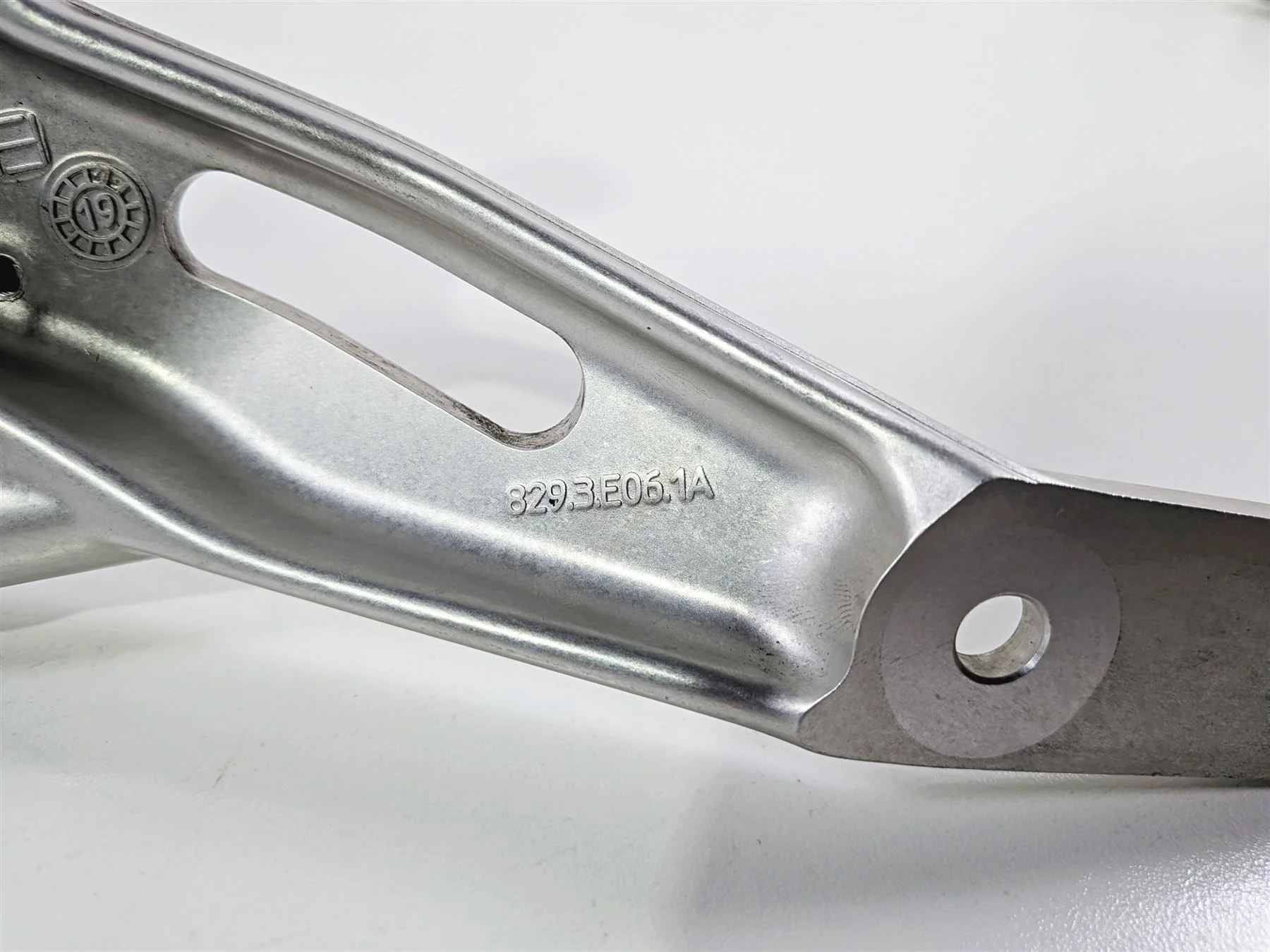 2019 Ducati 959 Panigale Left Frame Mount & Footpeg Set 8291E061AA 82424631AA - Image 8