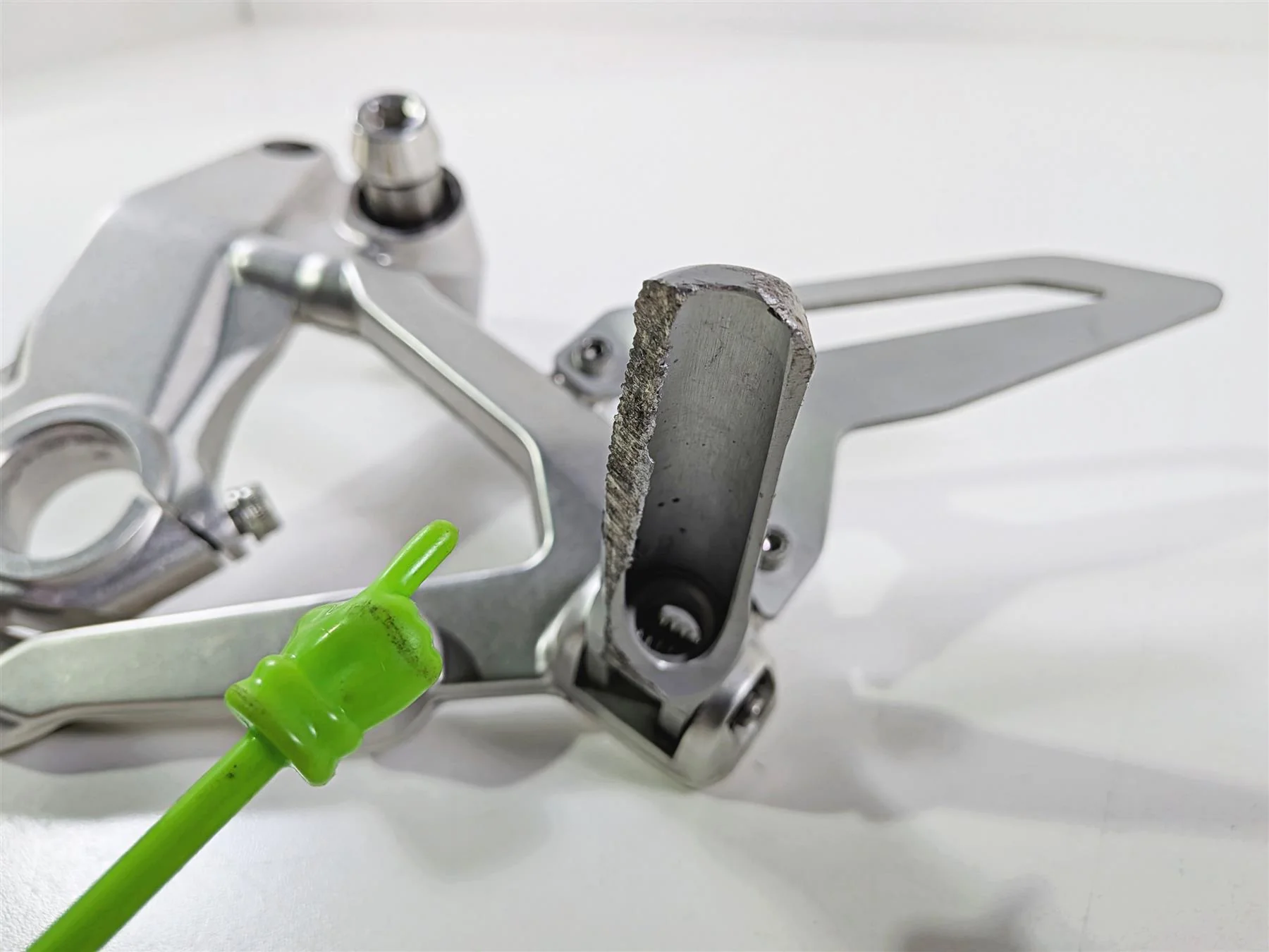 2019 Ducati 959 Panigale Left Frame Mount & Footpeg Set 8291E061AA 82424631AA - Image 9