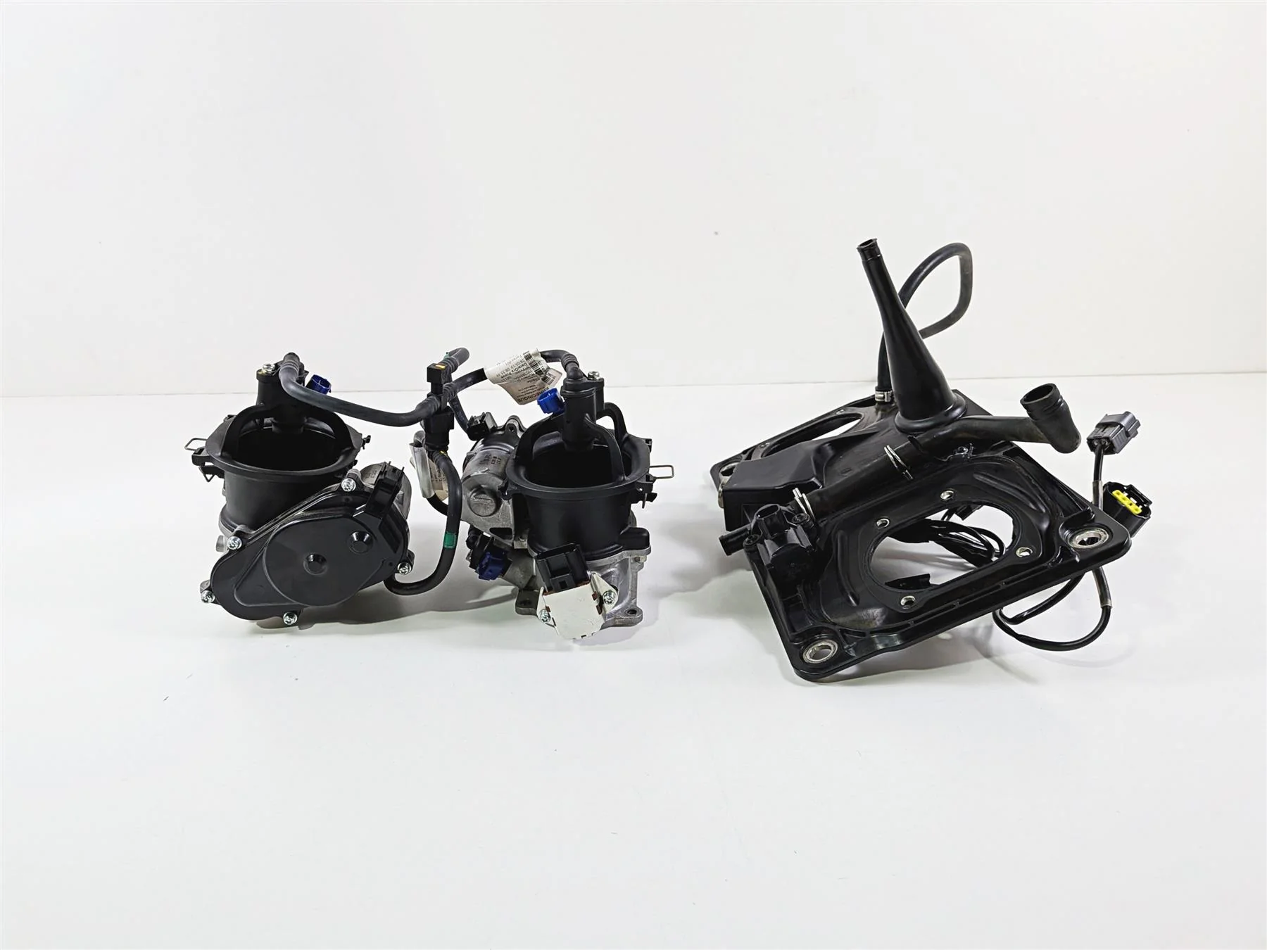 2019 Ducati 959 Panigale Mikuni Throttle Bodies + Wiring & Housing 28240921A - Image 2